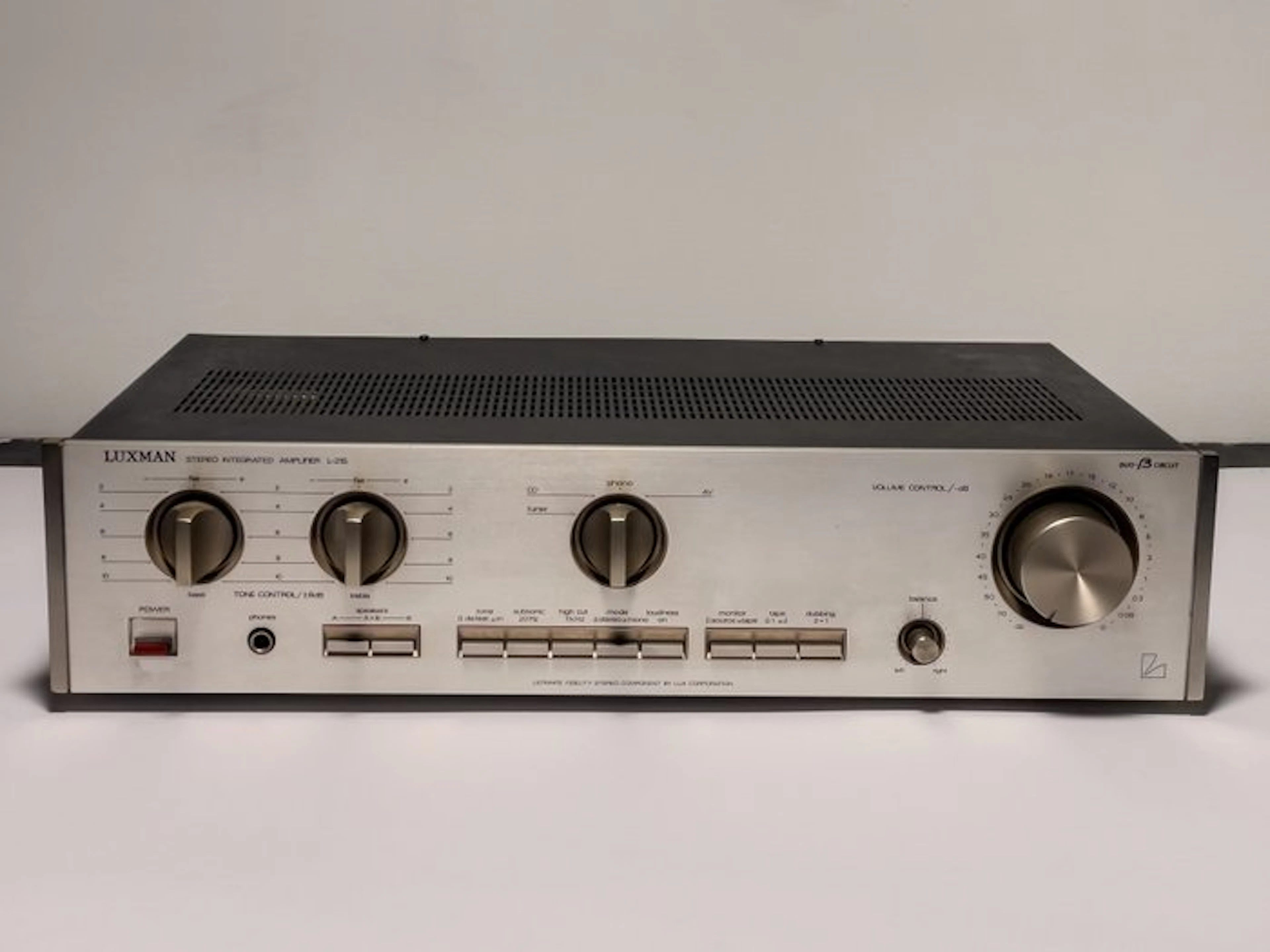 Luxman - L-215 Solid state integrated amplifier