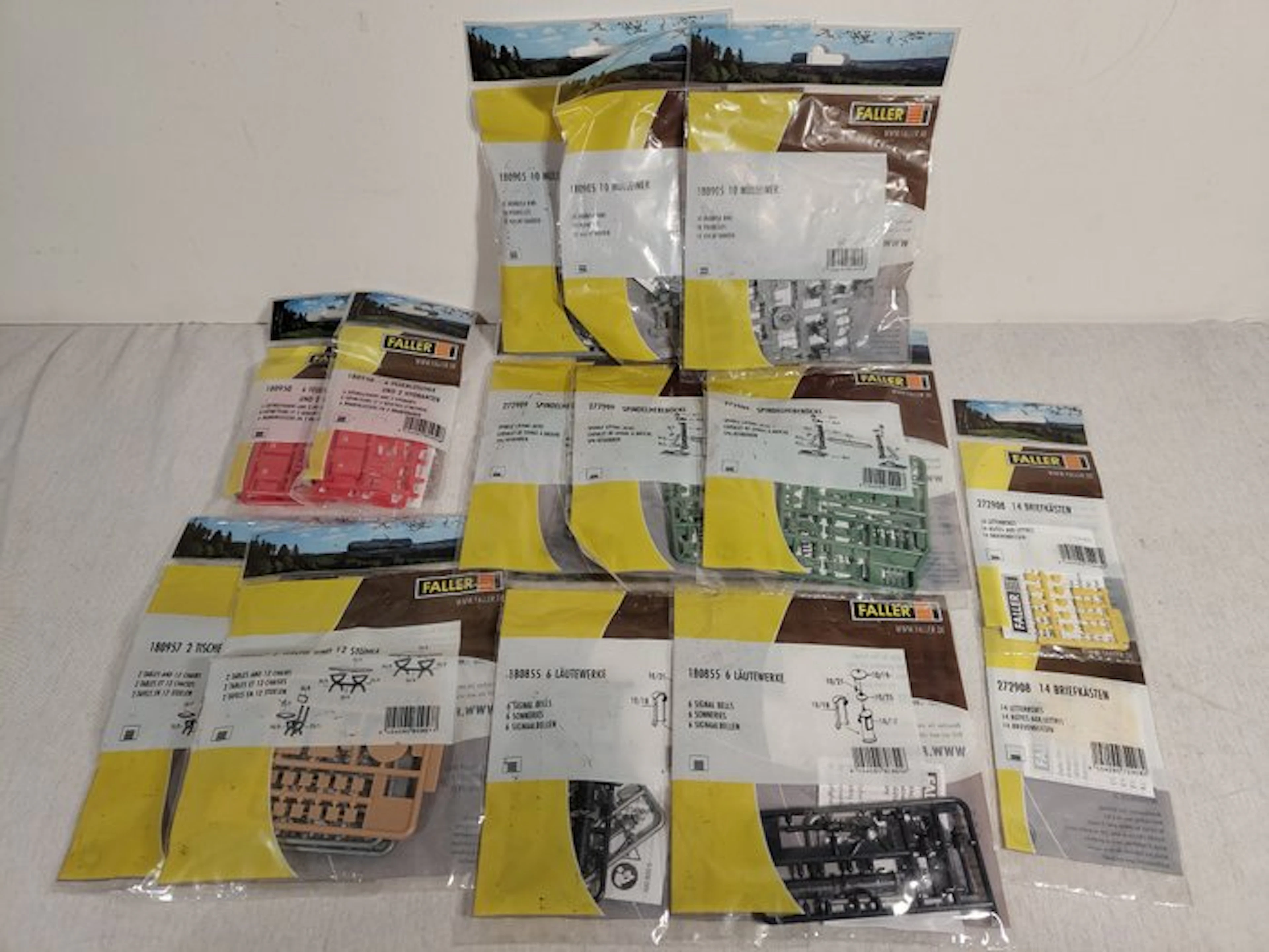 Faller H0 - Model train building kits (14) - scenic details: garbage cans