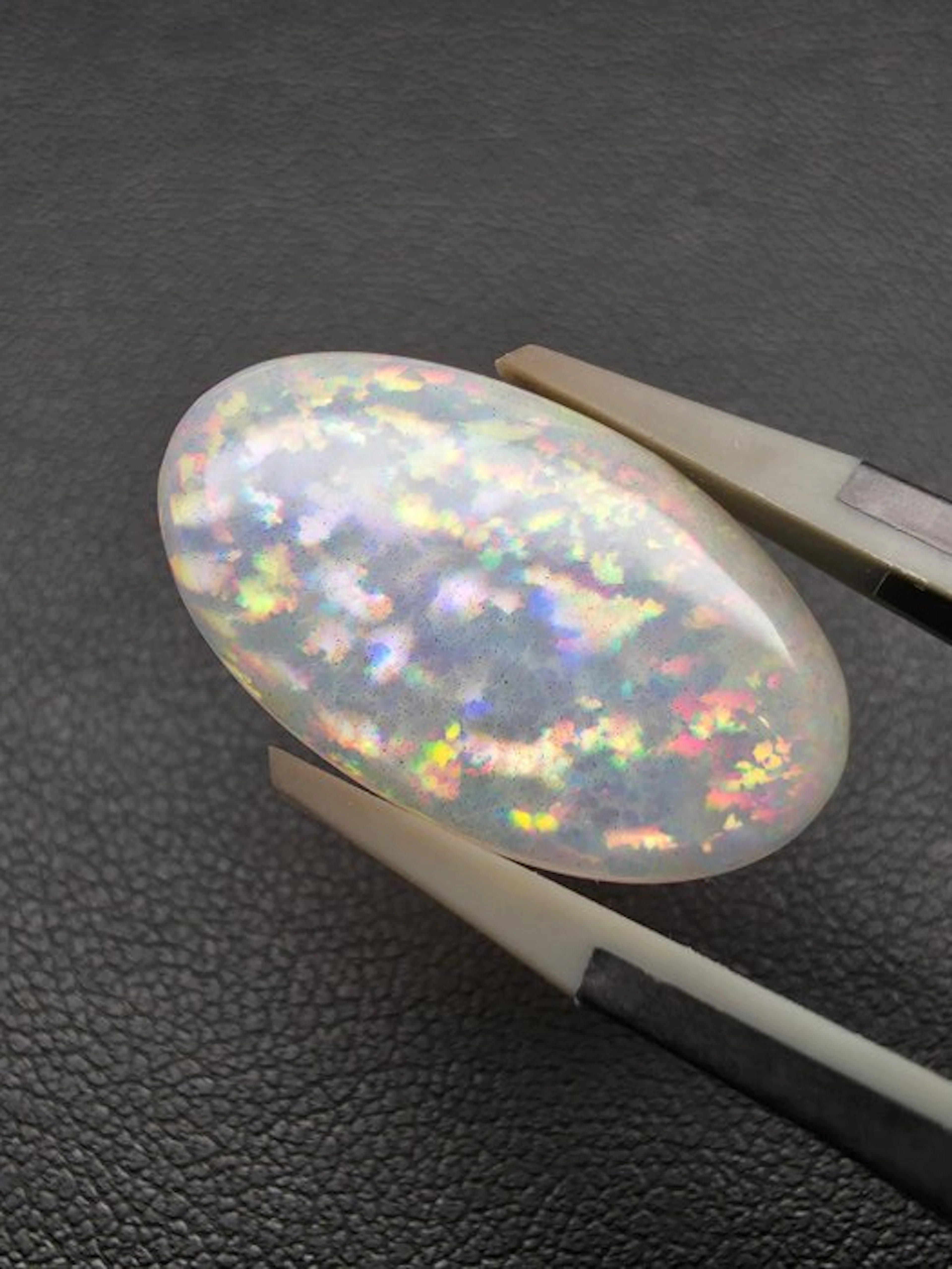 7.39cts Natural White Opal Cabochon - Height: 22 mm - Width: 12 mm- 1.48 g