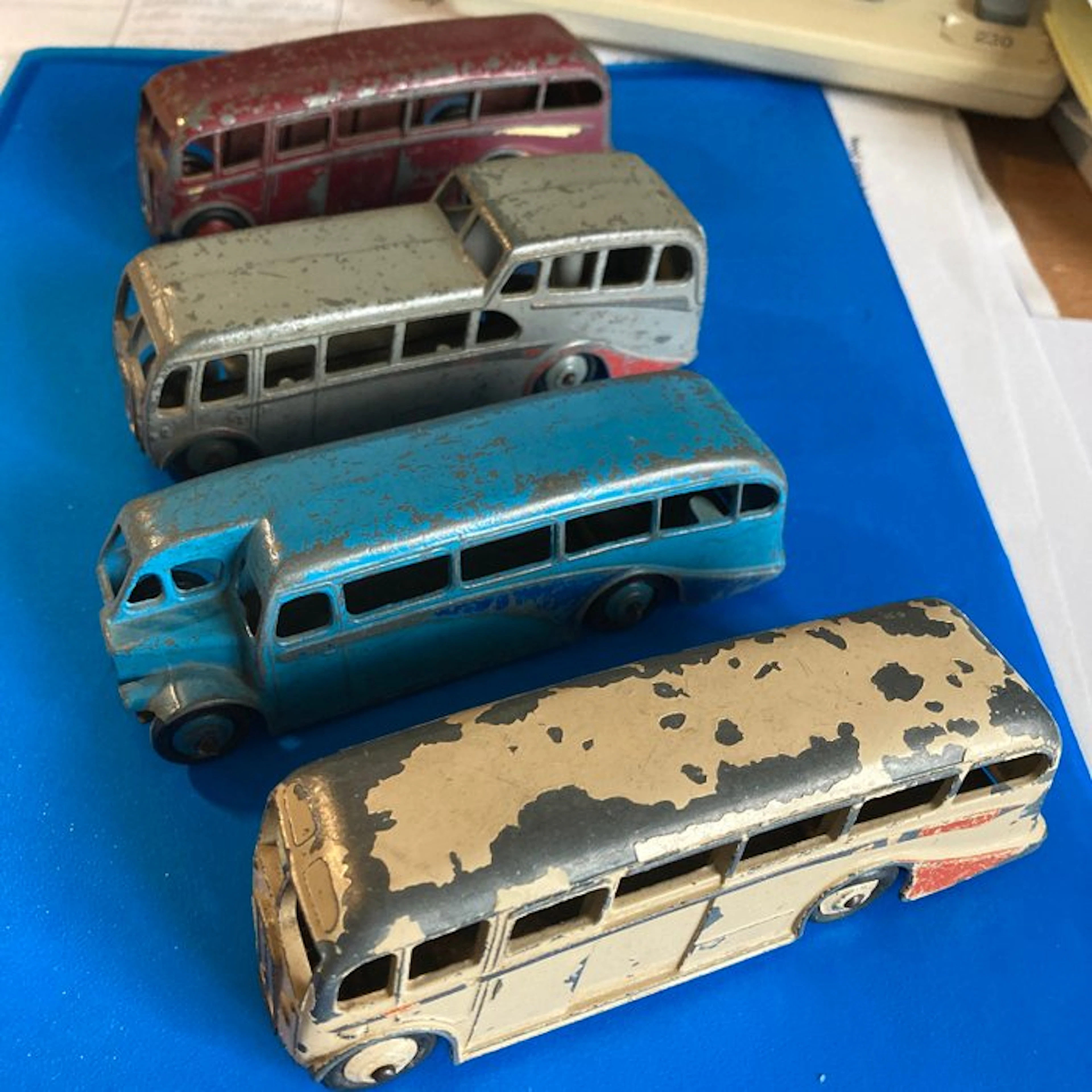 Dinky Toys 1:43 - Model car (4) - Luxury Coach