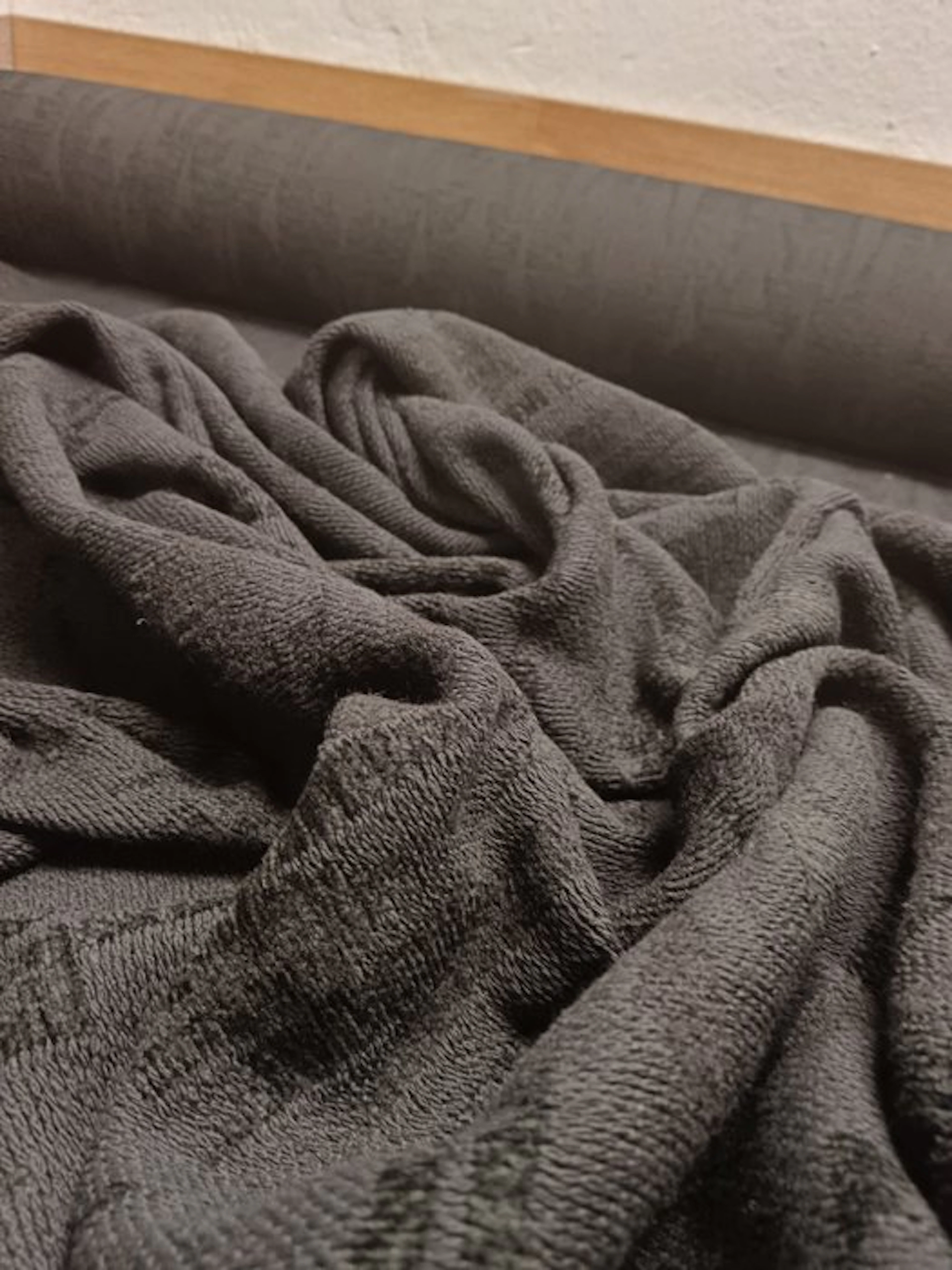 100% pure wool E 693