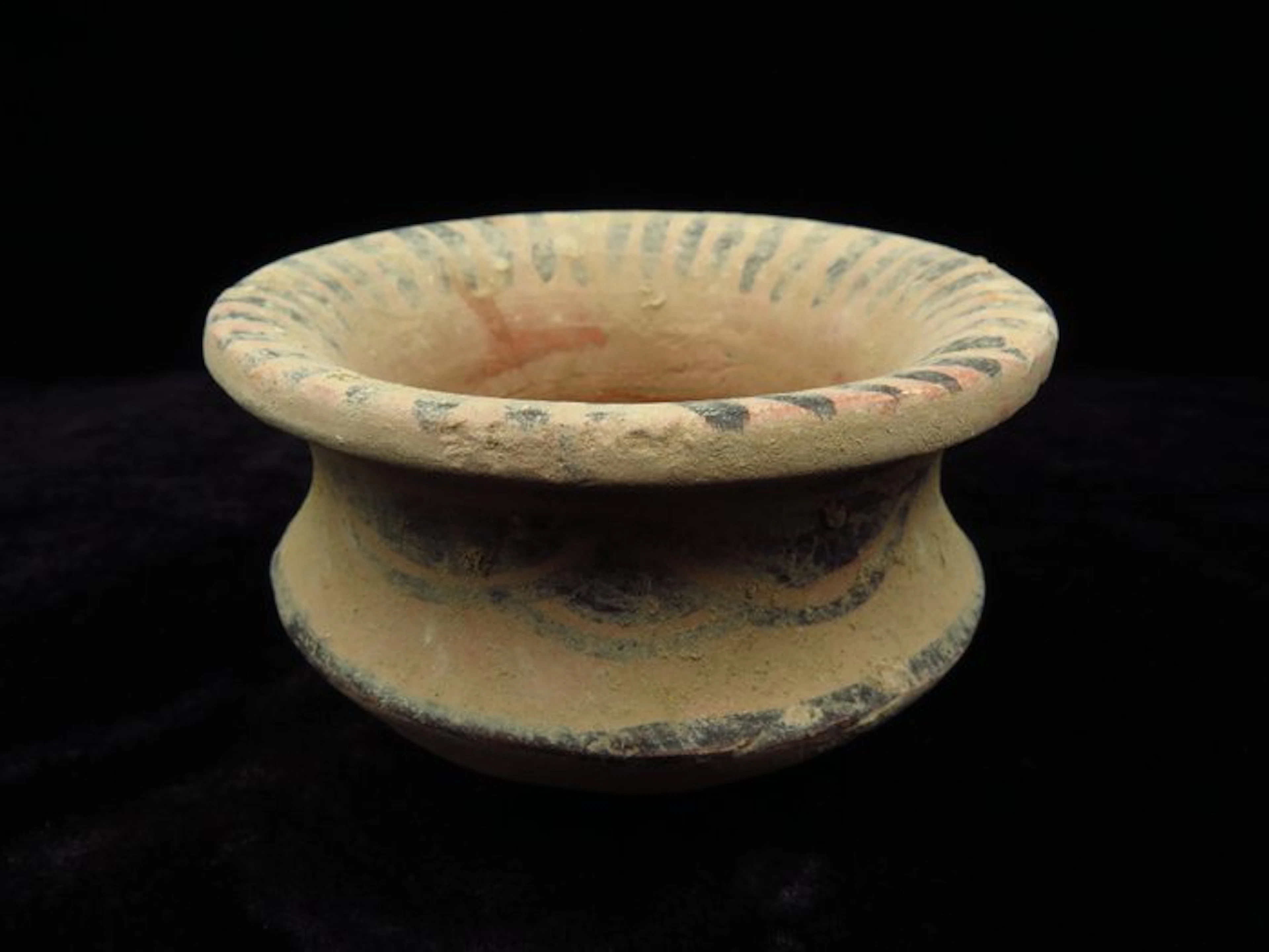 Indus Valley Terracotta decorated Bowl (1x) - 9 cm (No reserve price)