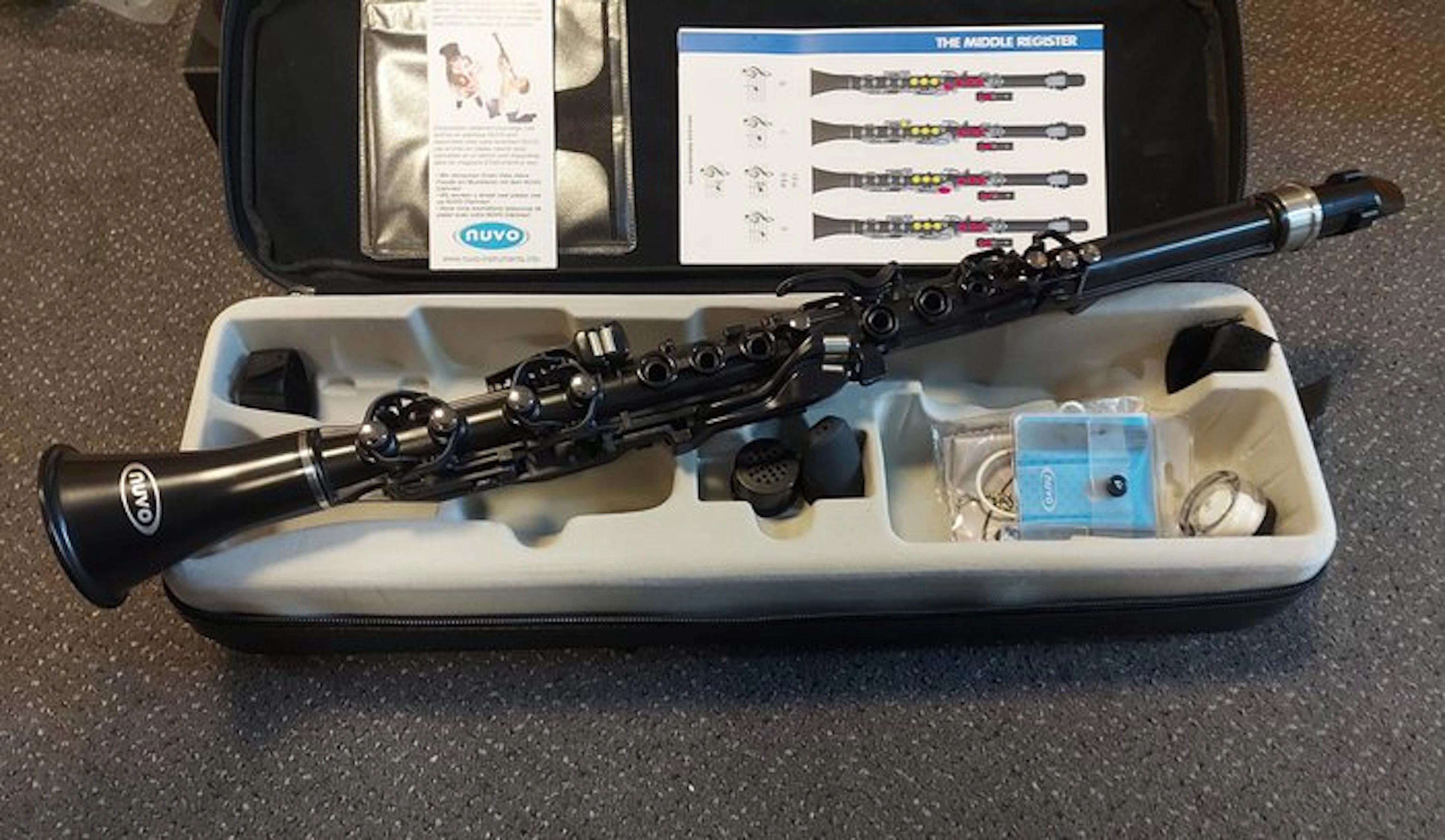 Nuvo - Clarineo, black/silver, C-tuning - - Clarinet (No reserve price)