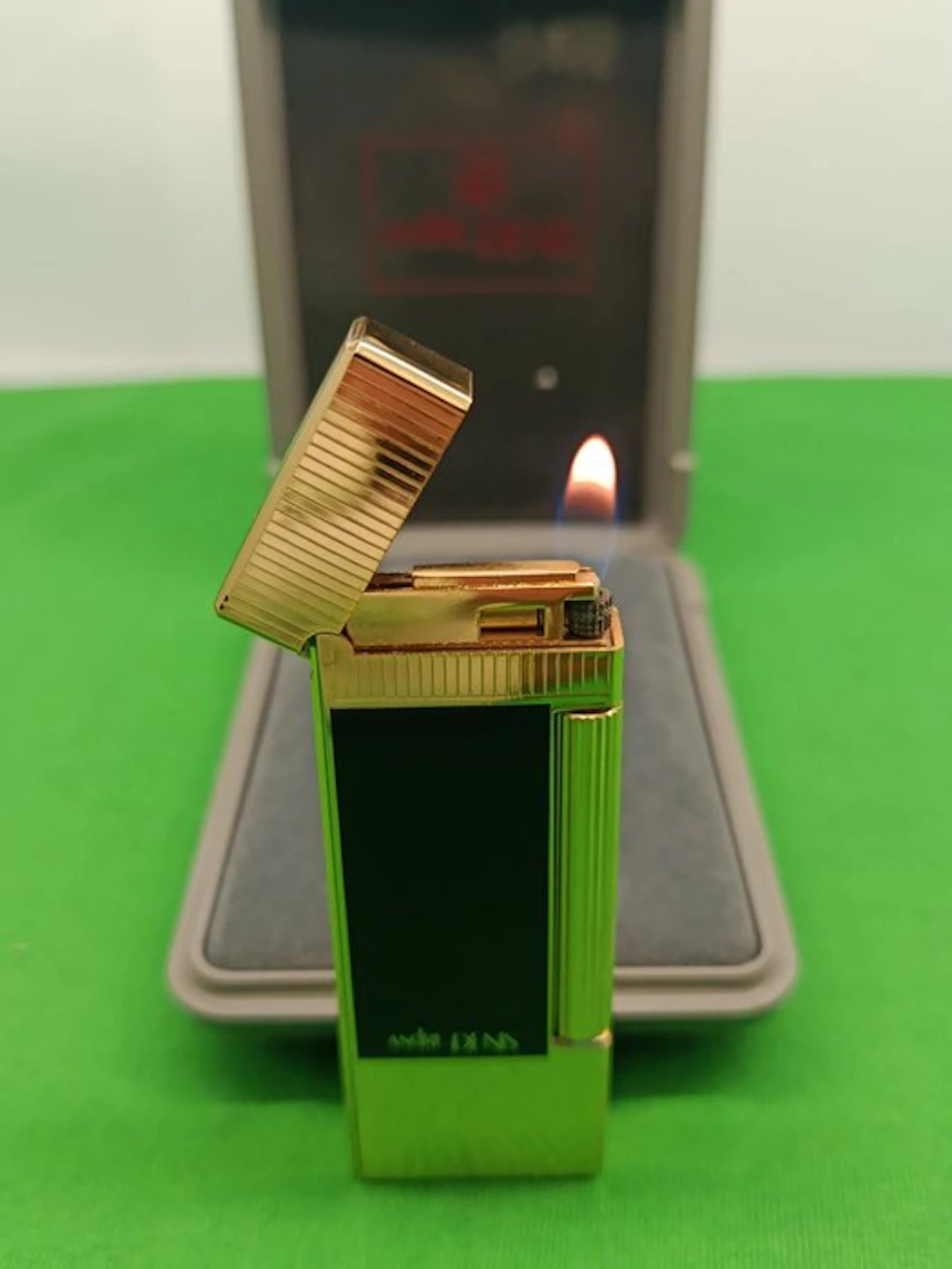 Andre Denis - Art deco - No reserve price - Pocket lighter - Gold plated