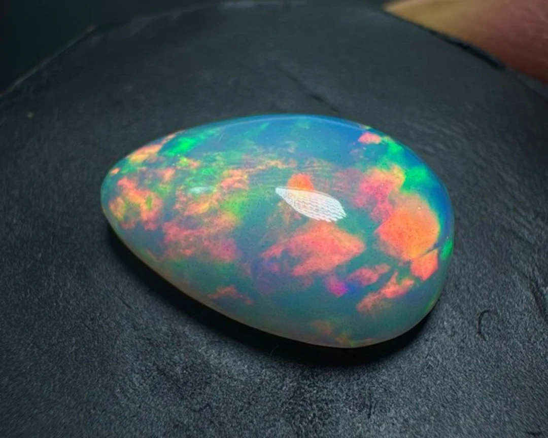 Opal Cabochon - Height: 16 mm - Width: 10.5 mm- 0.79 g - (1)