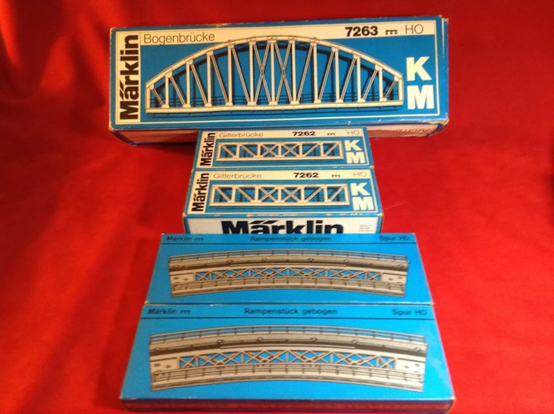 Märklin H0 - #7932 Arch Bridge - #7262 x 2 Truss Bridge...