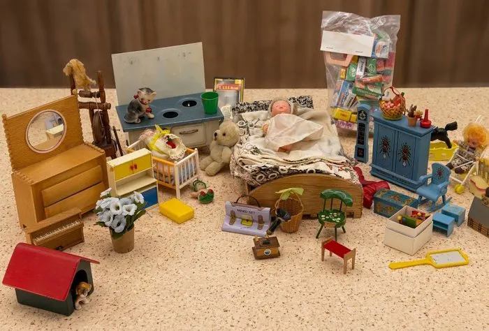 Poppenhuis meubels toegeschreven Fuchs,Heiliger,Bing...
