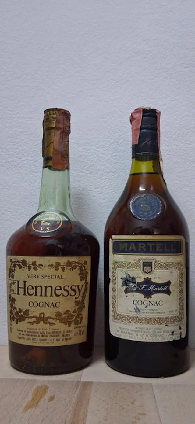 Hennessy, Martell - VS + 3 star - b. 1970s - 70cl, 73cl - 2 bottles