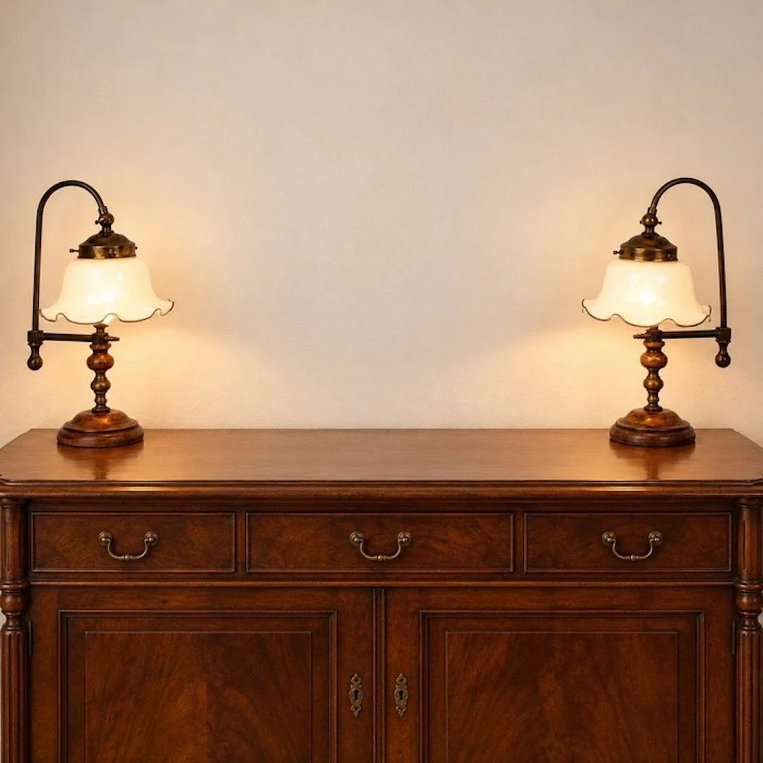 Table lamp (2) - A pair of vintage table lamps with wooden bases
