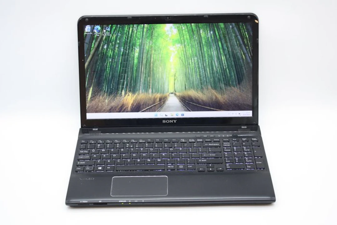 Beautiful 15.6" Multimedia notebook: Sony VAIO...