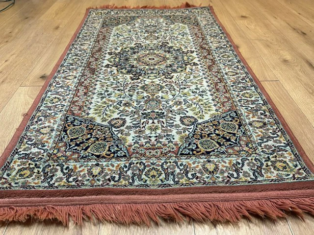 Ghom Rug – Elegant Medallion Design & Fine Ornamentation...