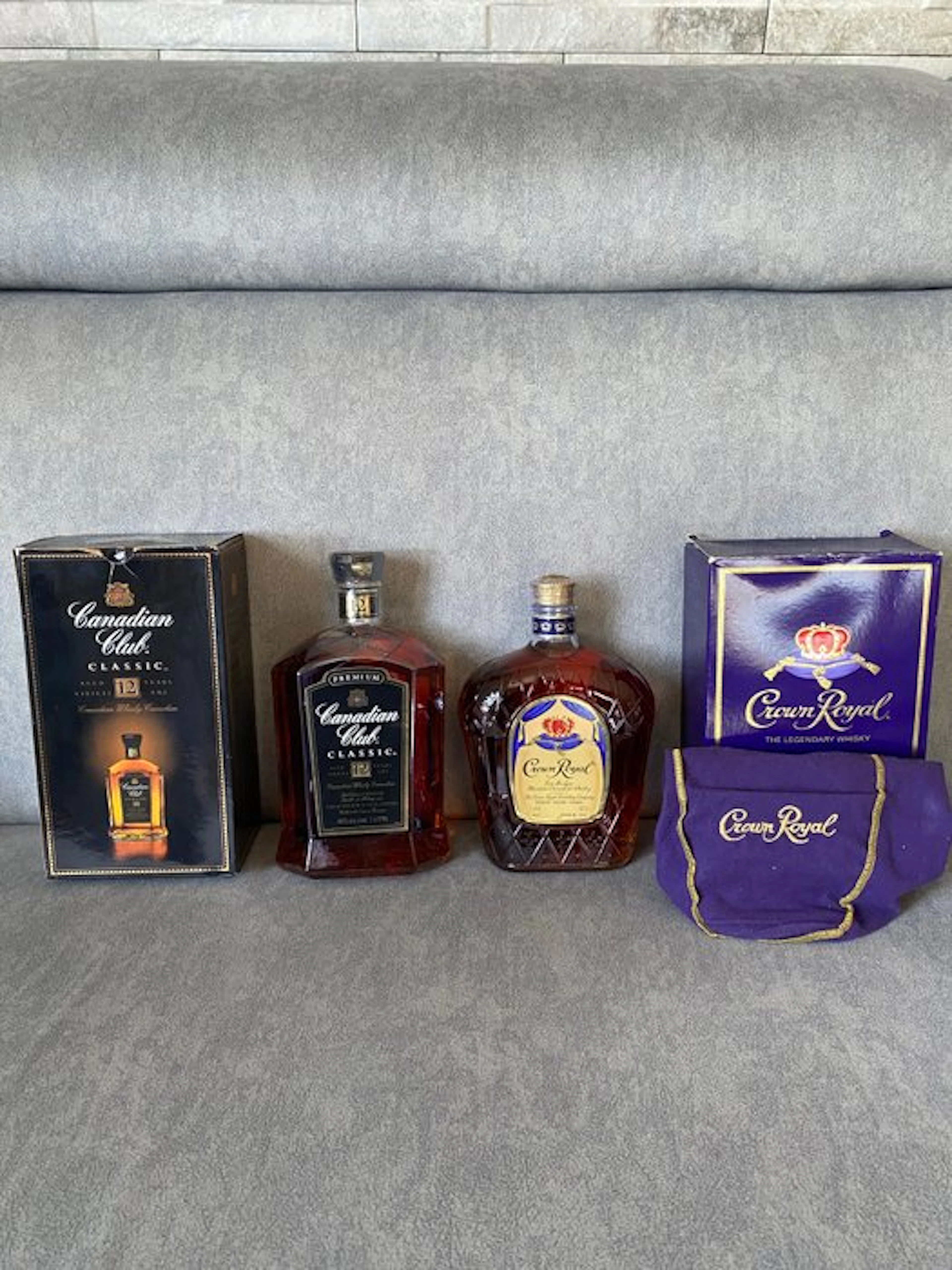 Canadian Club 12yo Classic + Crown Royal Fine de Luxe - 1 Litre - 2 bottles