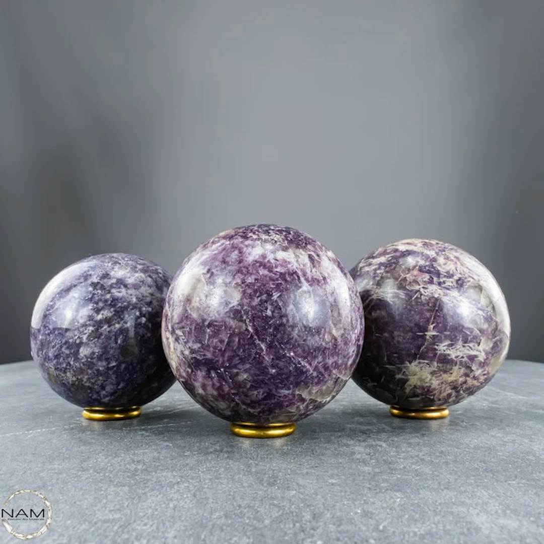 Unicorn Stone Sphere Set – Three fascinating spheres in...