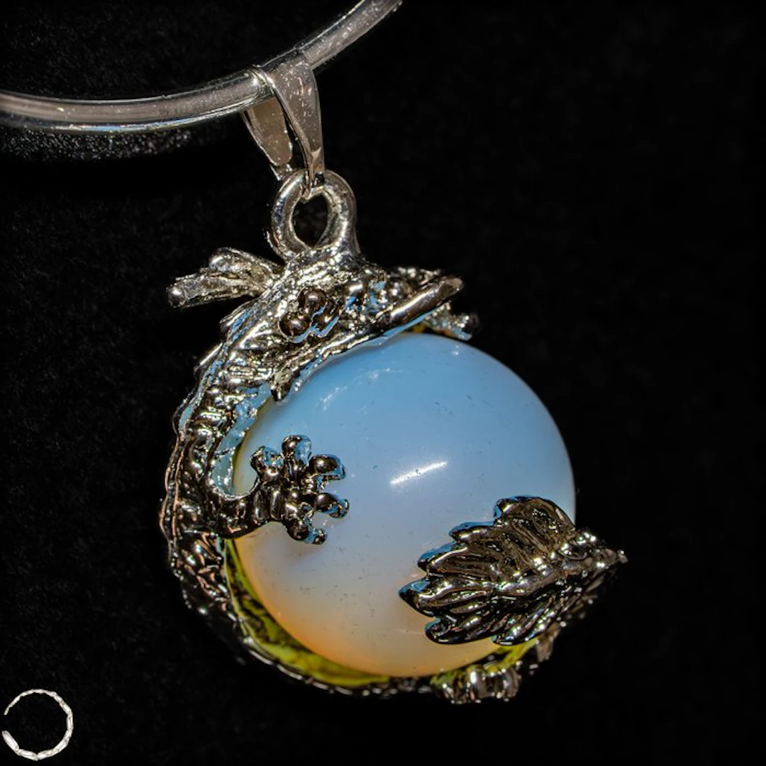 Beautiful opalite pendant from China – mystical elegance 49.85 ct- 9.97 g