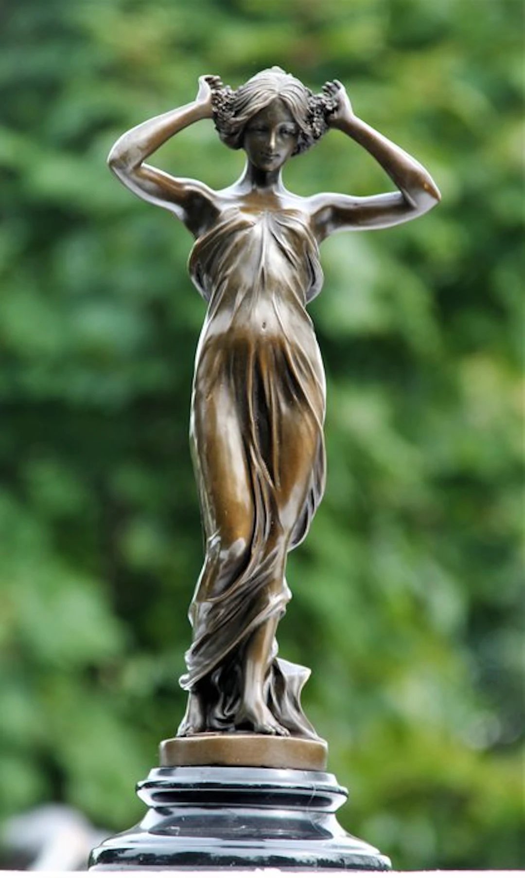 Statue, een bronzen sculptuur