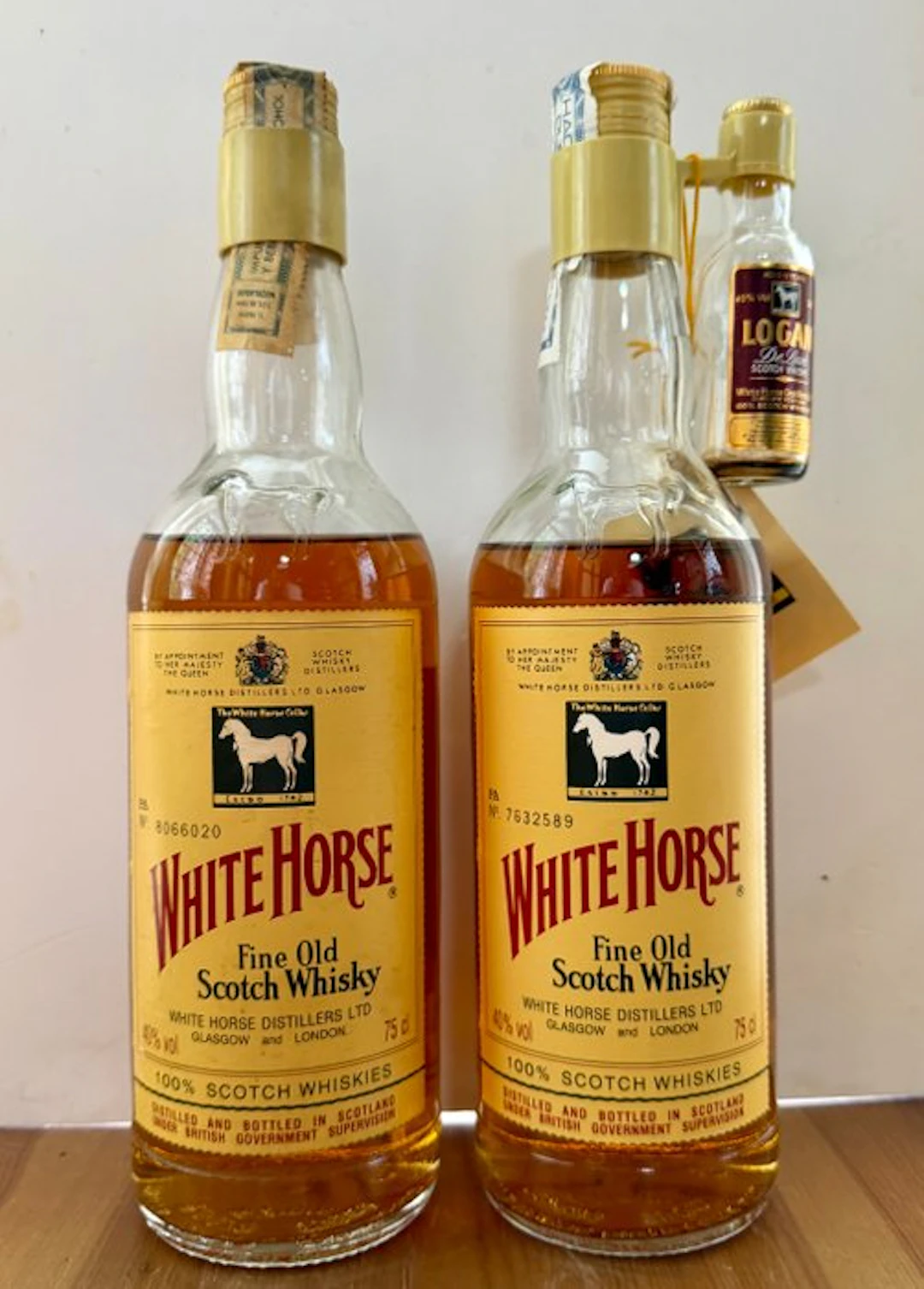 White Horse - b. 1980s - 75cl - 2 bottles