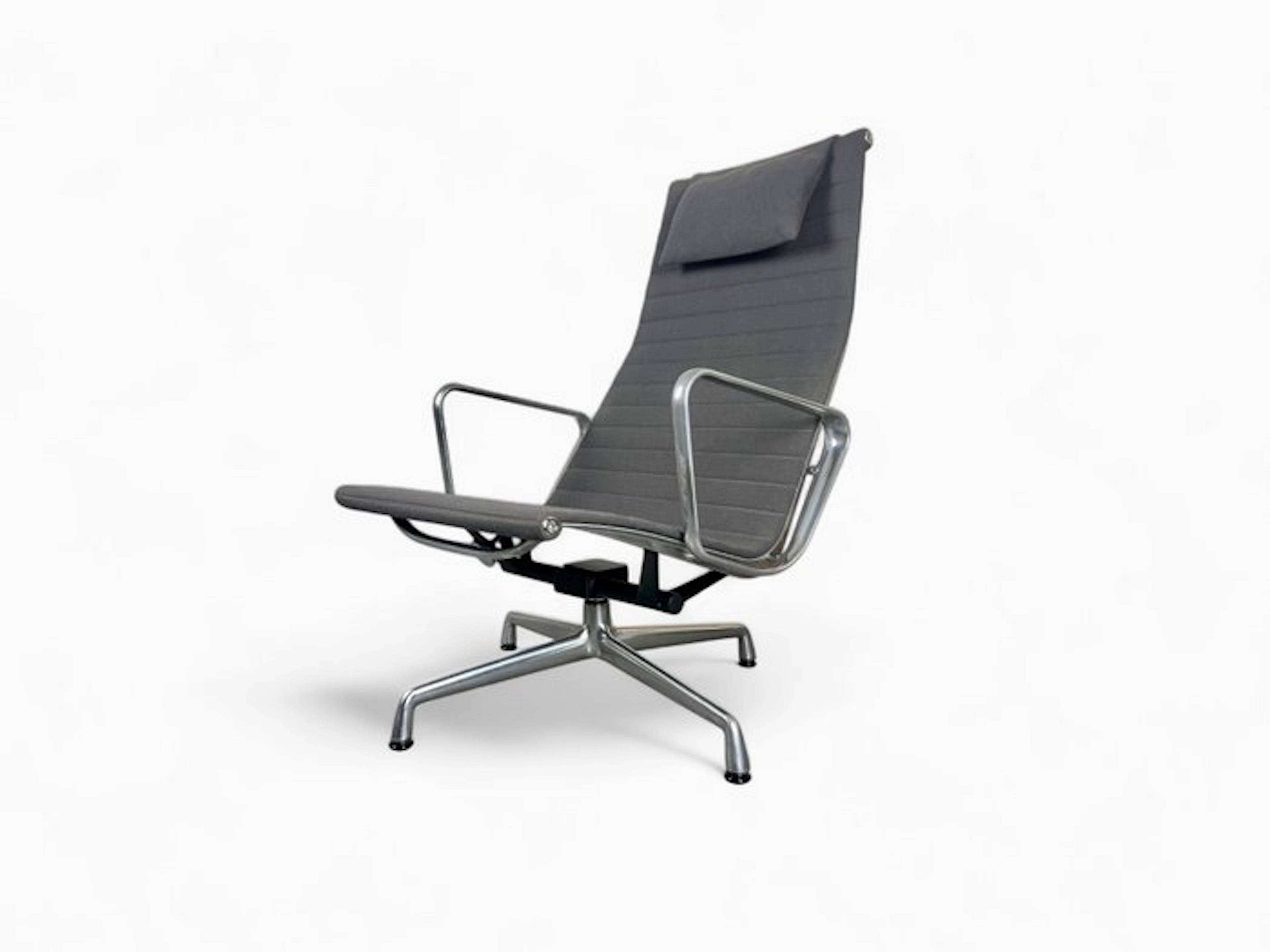 Vitra - Charles & Ray Eames - Lounge chair - EA124 - Aluminium, hopsack