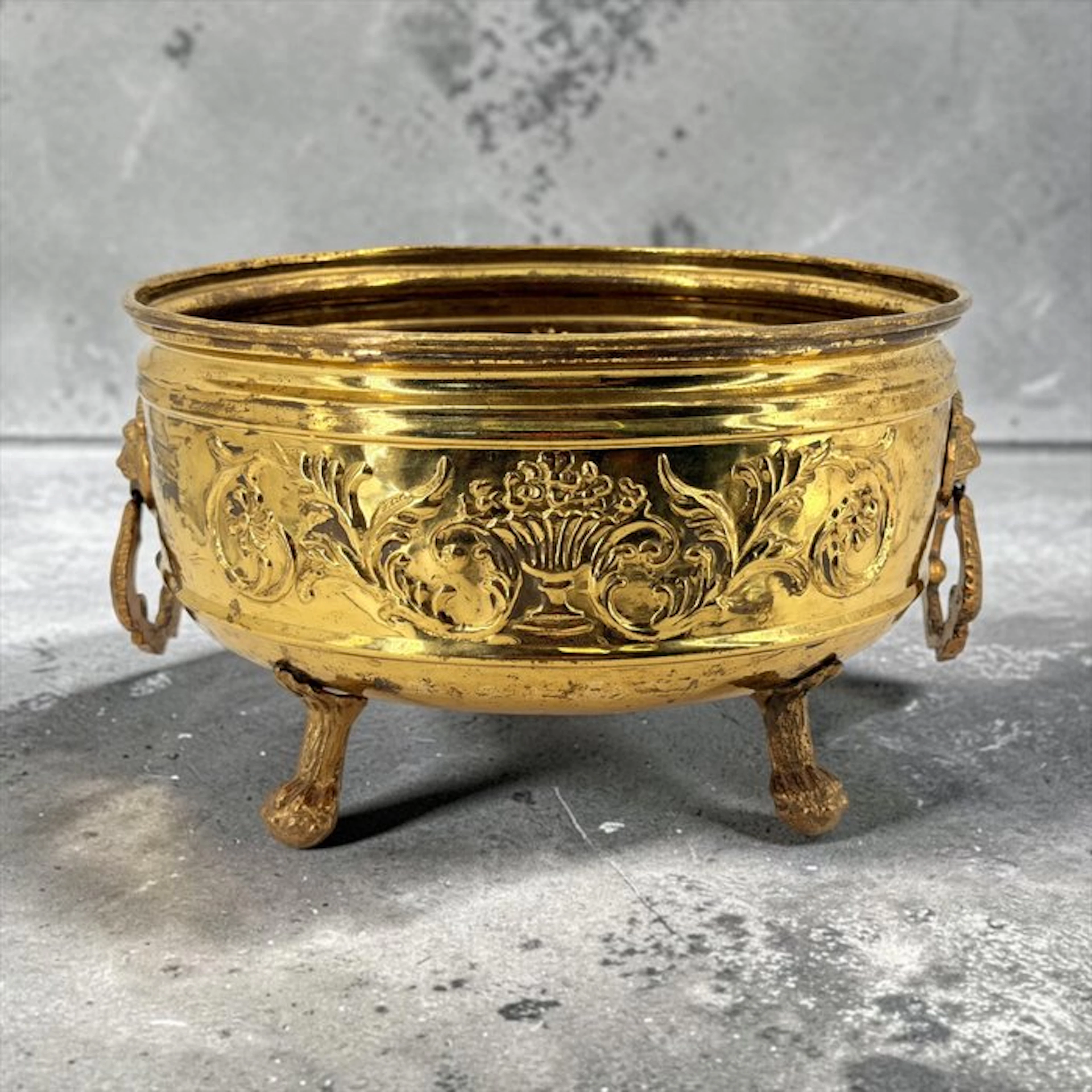 Jardinière - Neo-Gothic - Gilt brass - Lions