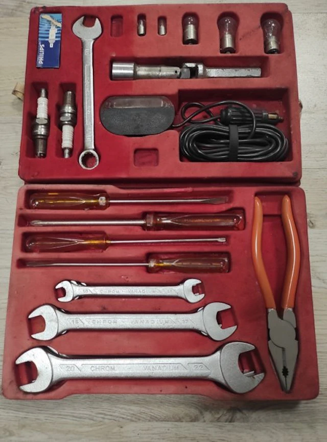 Ferrari Mondial 8 Tool Kit trays - Complete - Ferrari...