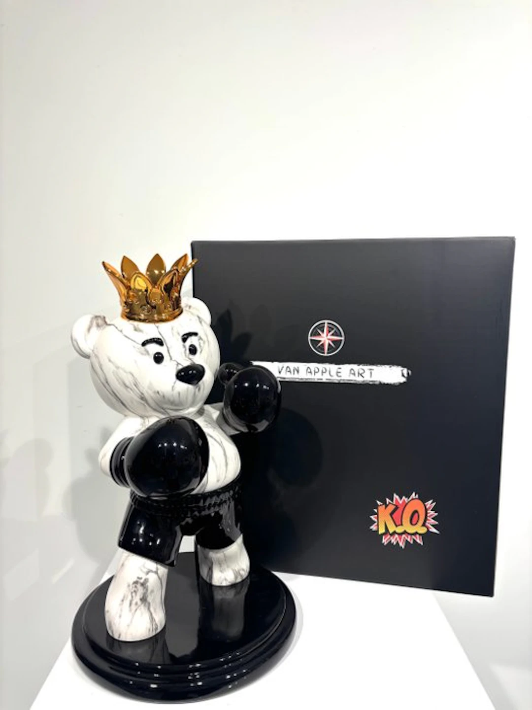 Van Apple - The Boxing Bear Chanel - Large