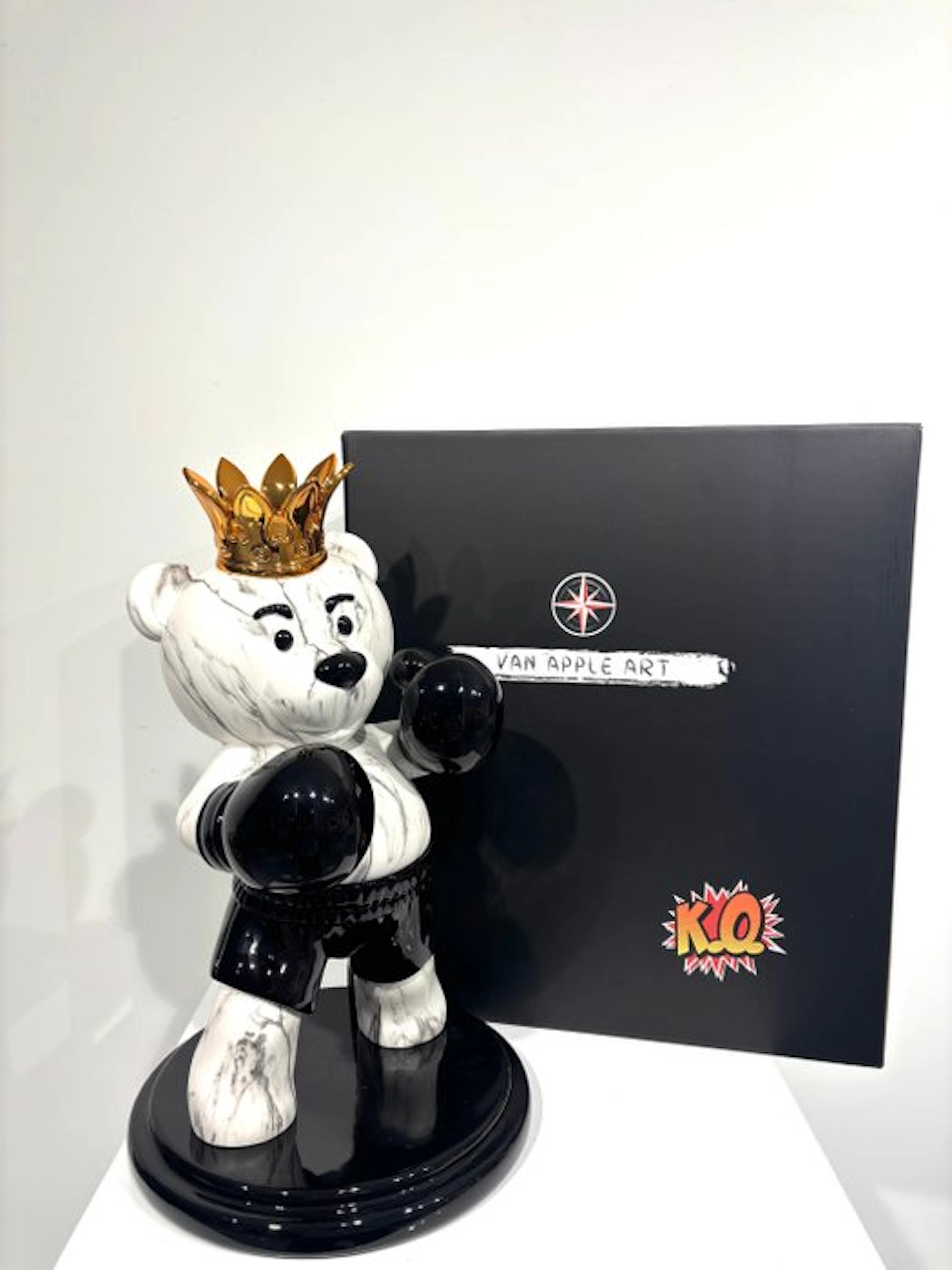 Van Apple - The Boxing Bear Chanel - Large