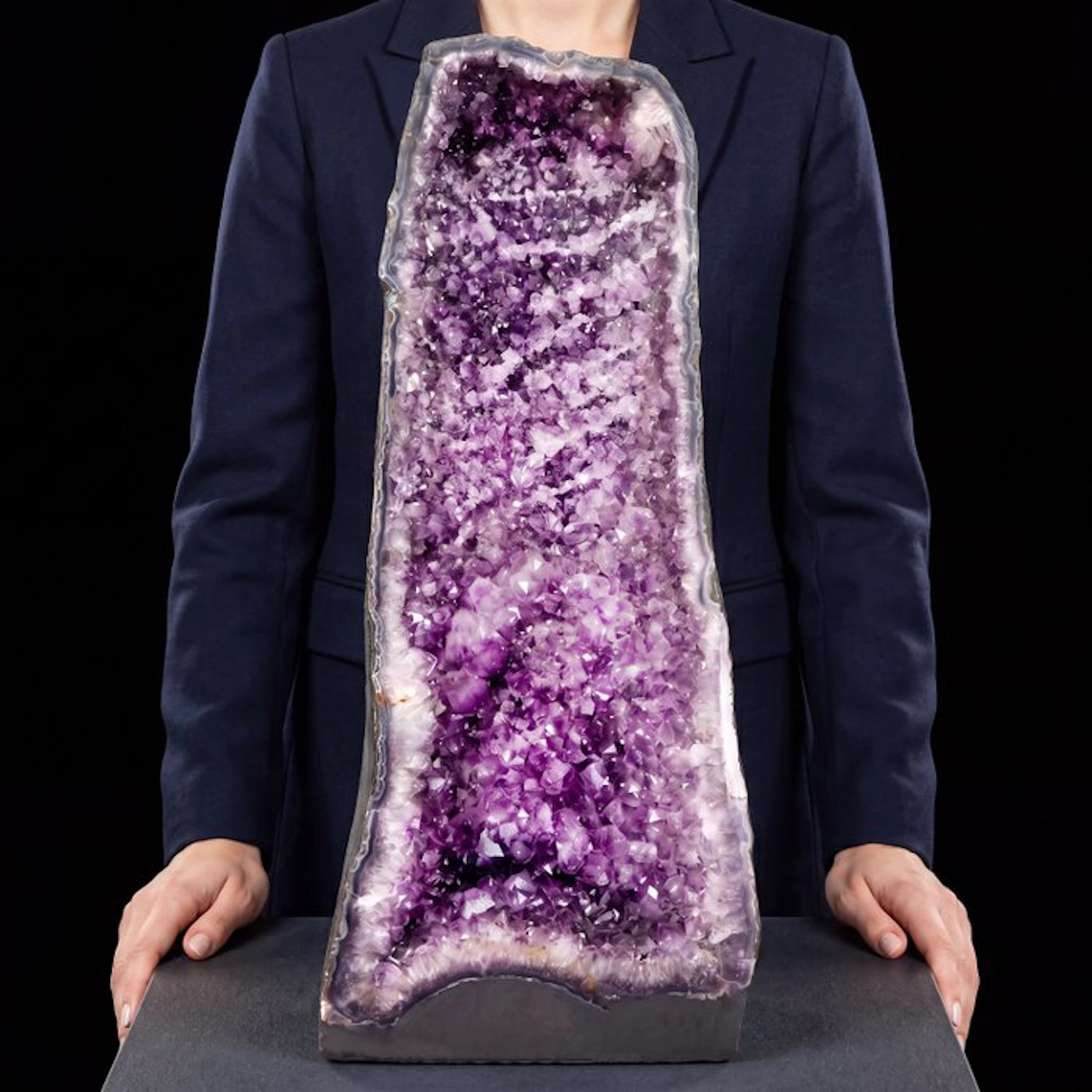 XL Vivid Amethyst - Cathedral Geode - 64x27x25 cm- 31.7 kg