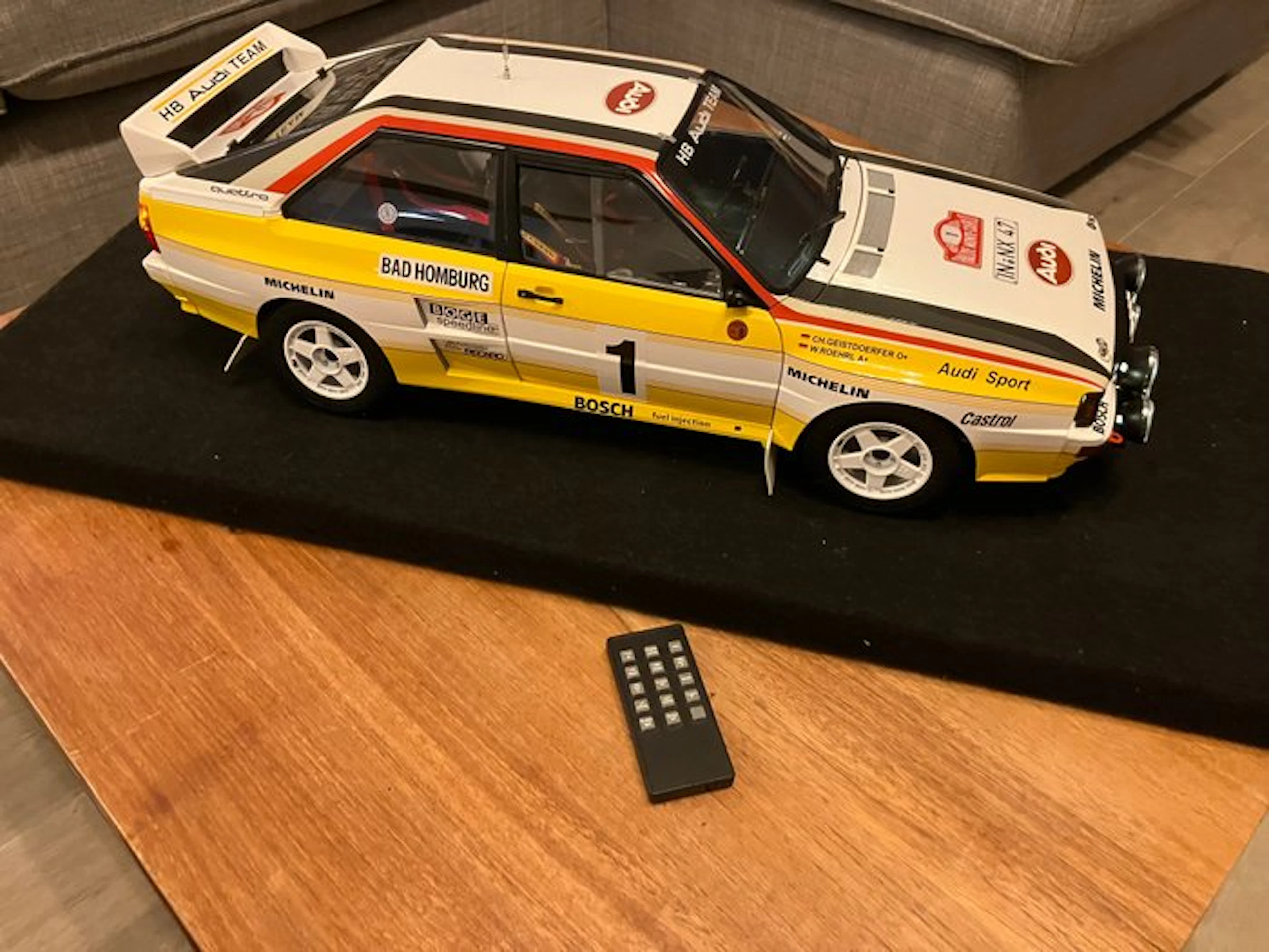 Hachette 1:8 - Model race car - AUDI A2 QUATTRO 1/8