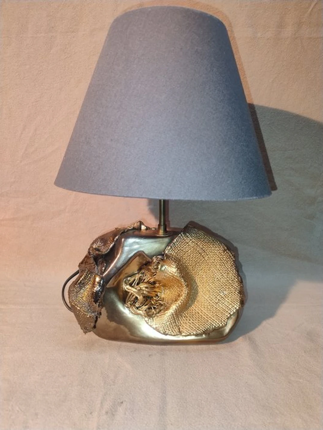 Table lamp - Bronze, Textile, Metal - Sculptural table lamp