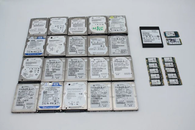 Rare find: Lot of 13 SSDs & 20 Hard disks | 2.5"
