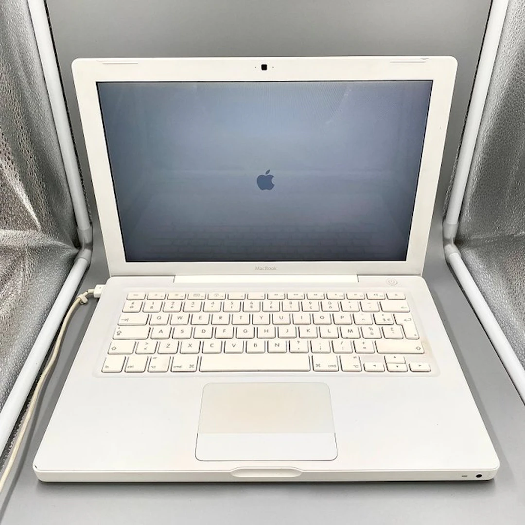 Apple MacBook A1181 (polycarbonate) - Laptop