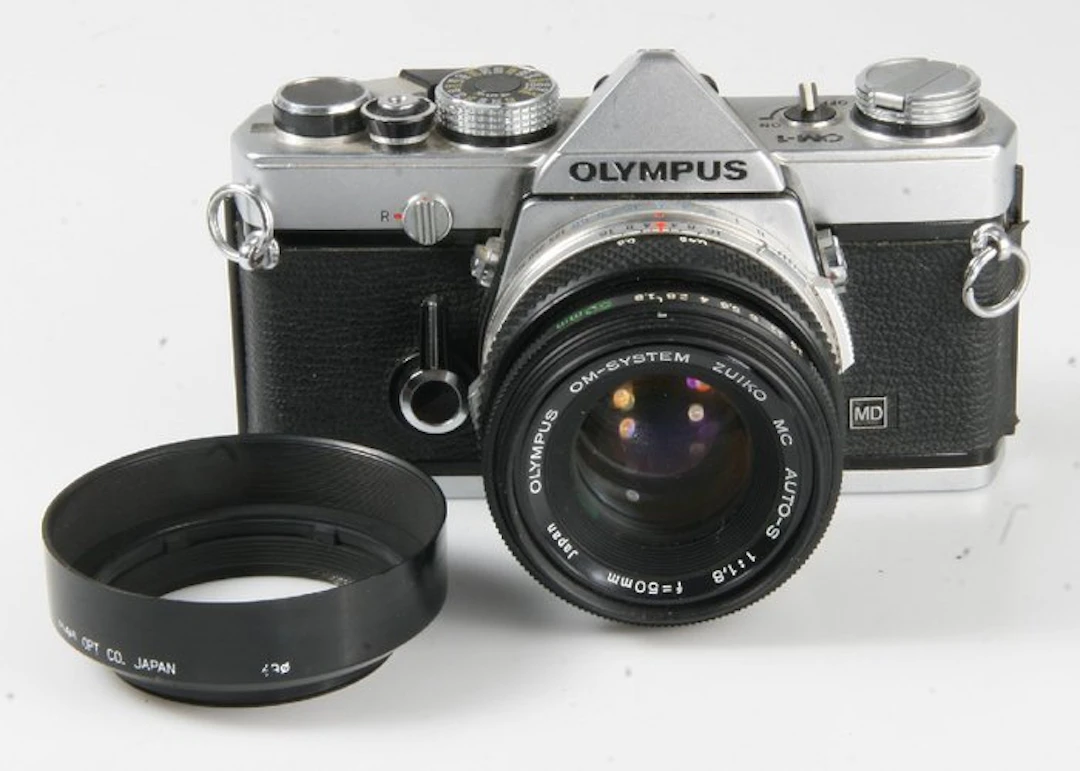 Olympus OM-1 met Zuiko 1,8/50mm + hood | Single lens reflex camera (SLR)