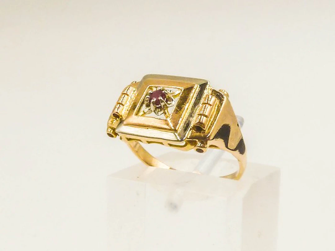 Ring - 18 kt. Yellow gold Ruby