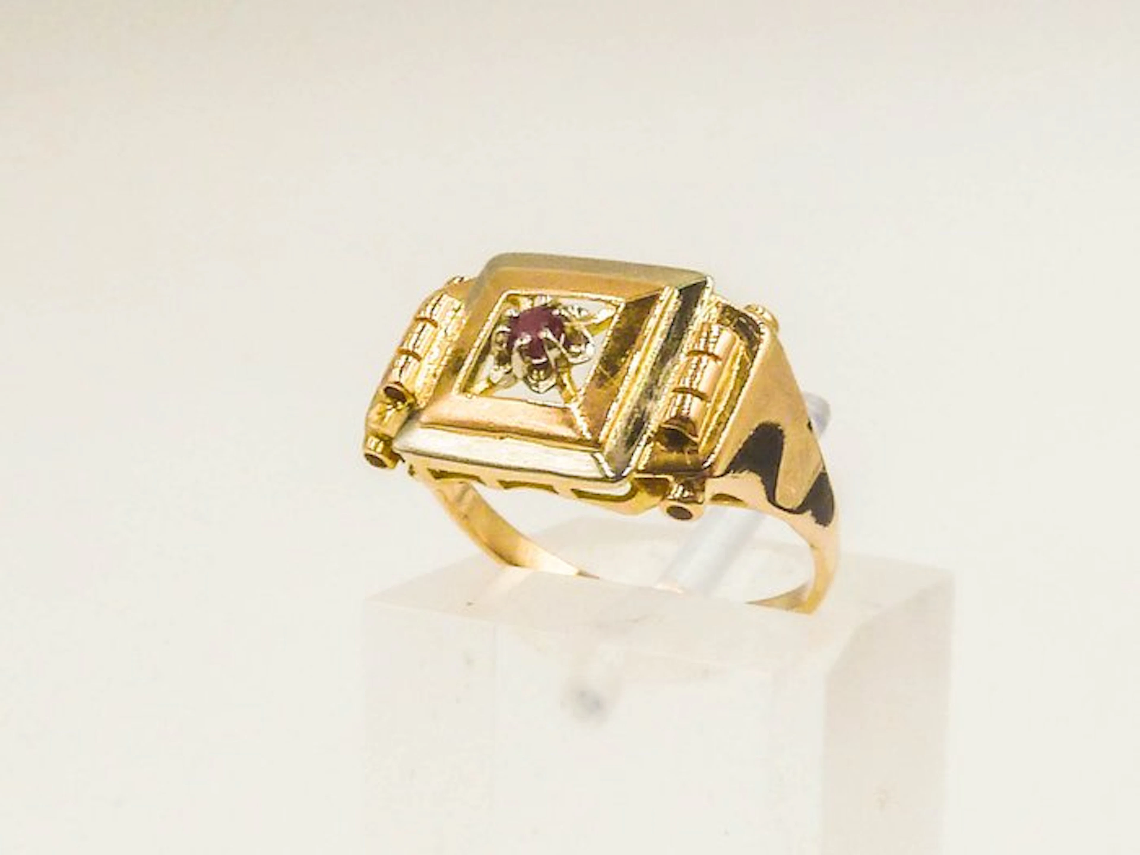 Ring - 18 kt. Yellow gold Ruby