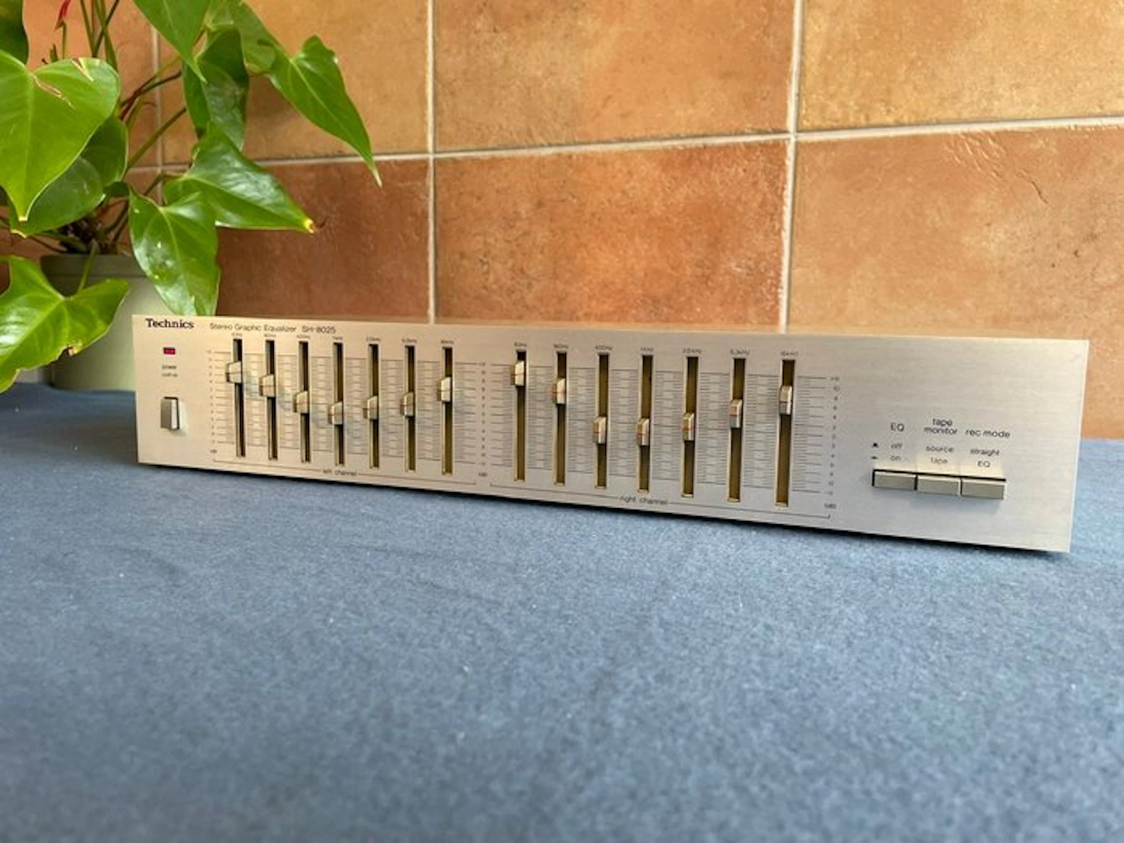 Technics - SH-8025 / 7-Band Stereo graphic equalizer