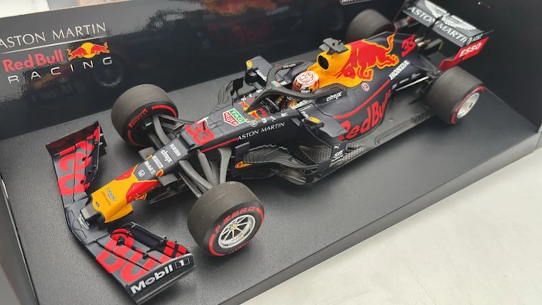 MiniChamps 1:18 - Model car - Aston Martin Red Bull...