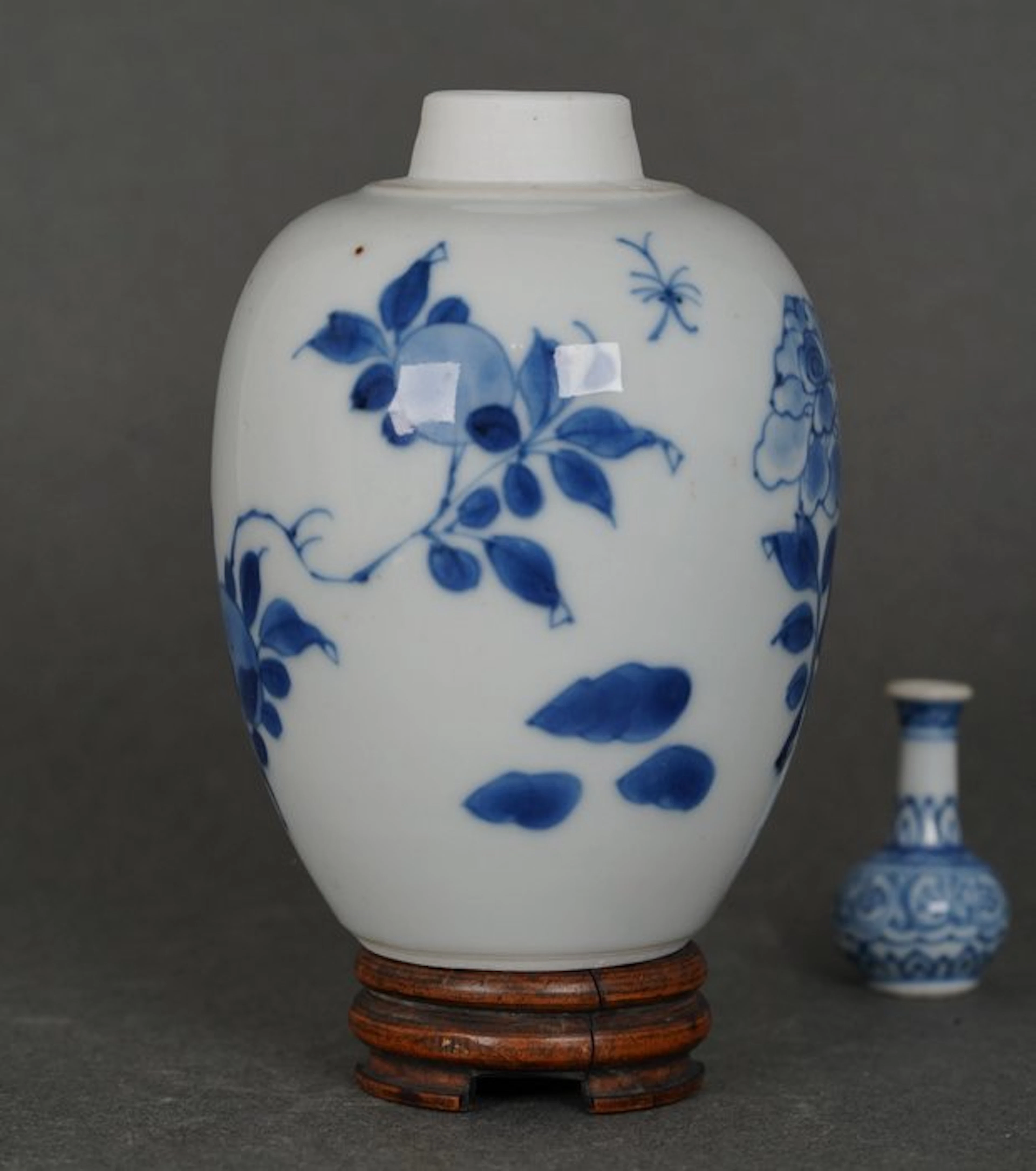 Kangxi (1662-1722) - Jar - Peonies and Peaches in...