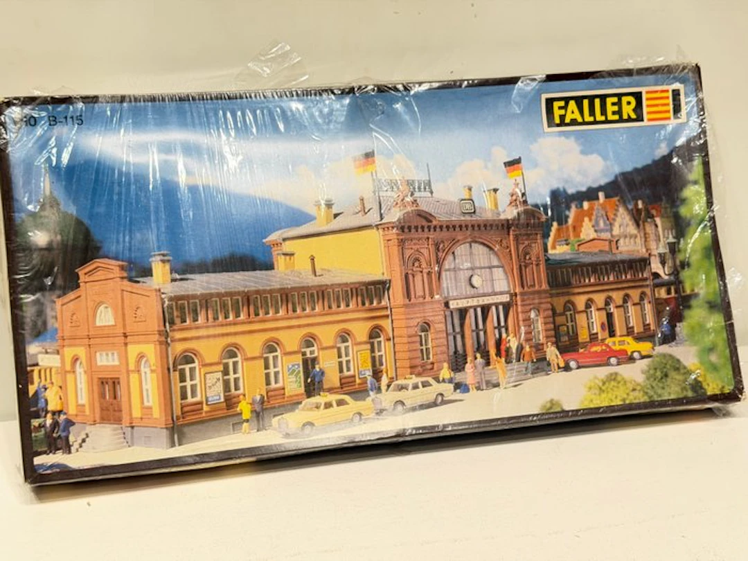 Faller H0 - B115 - Model train buildings (1) - Station...