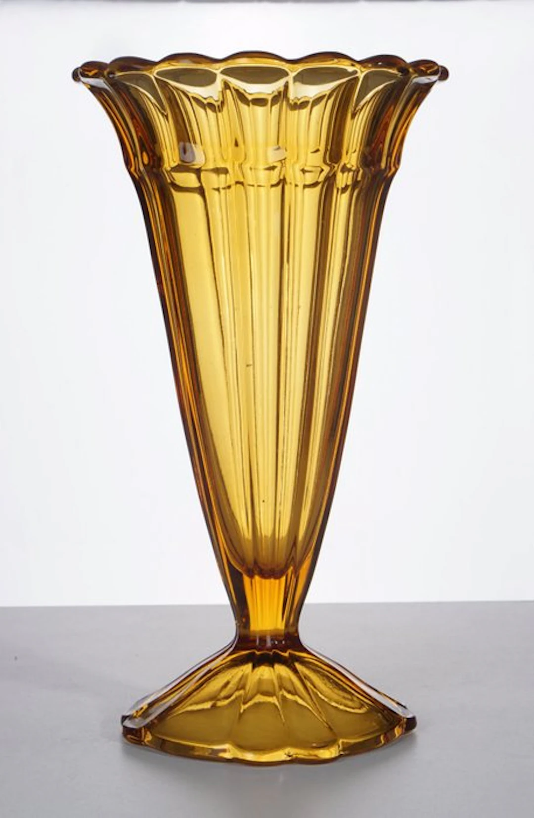 Vase - Vase - Amber trumpet vase on a scalloped foot
