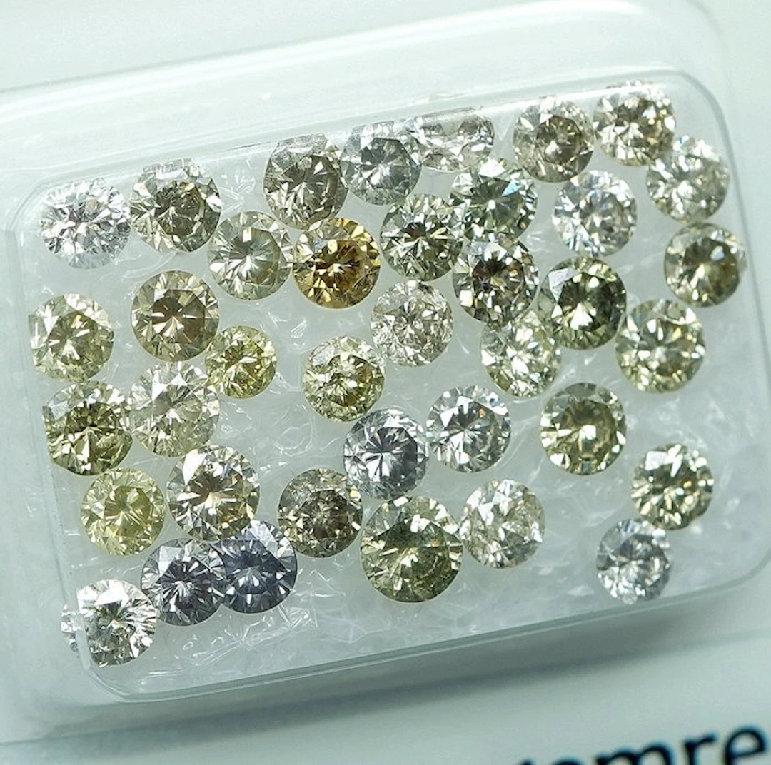 38 pcs Diamond (Natural coloured) - 3.00 ct - Round - SI1