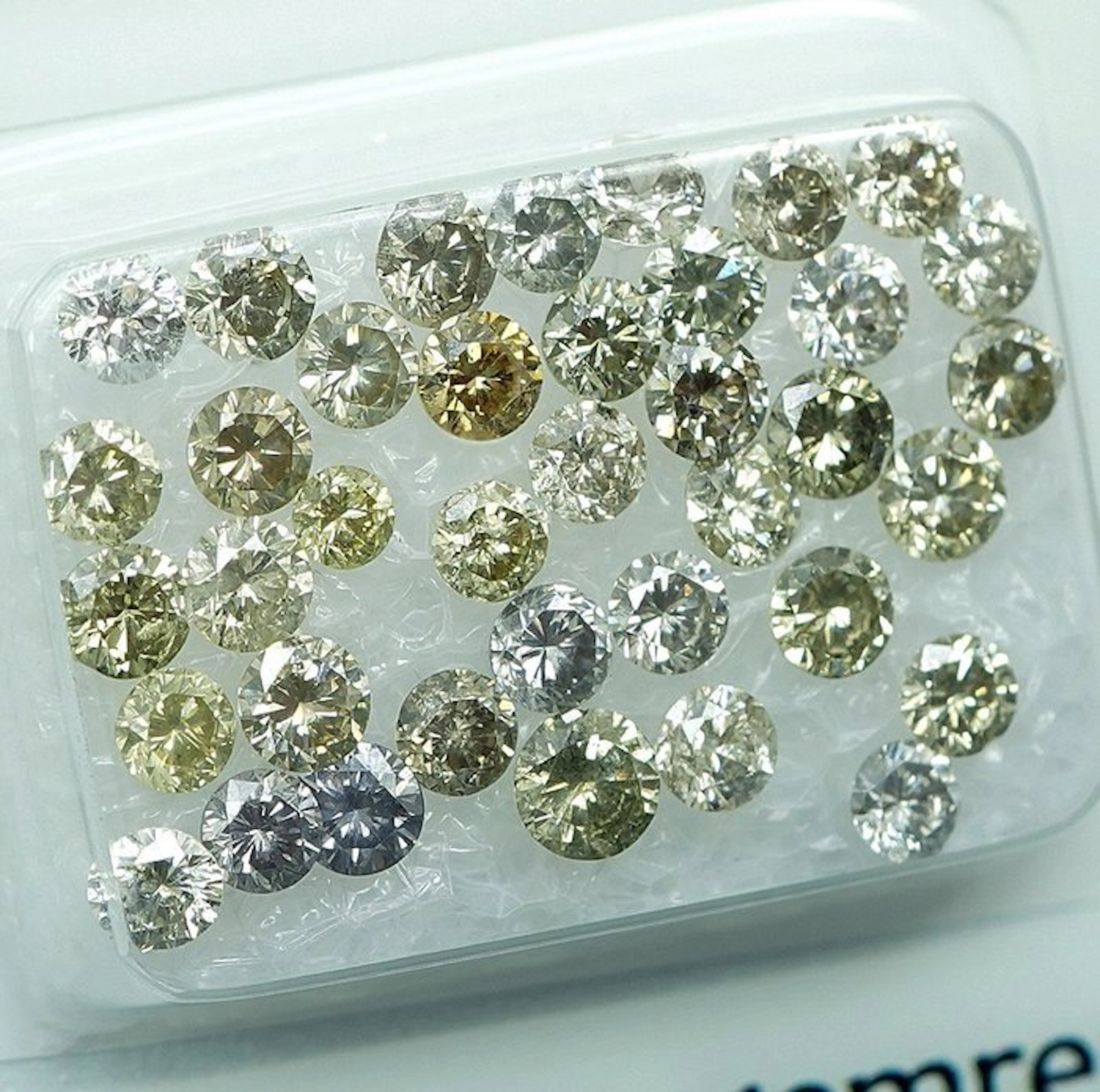 38 pcs Diamond (Natural coloured) - 3.00 ct - Round - SI1