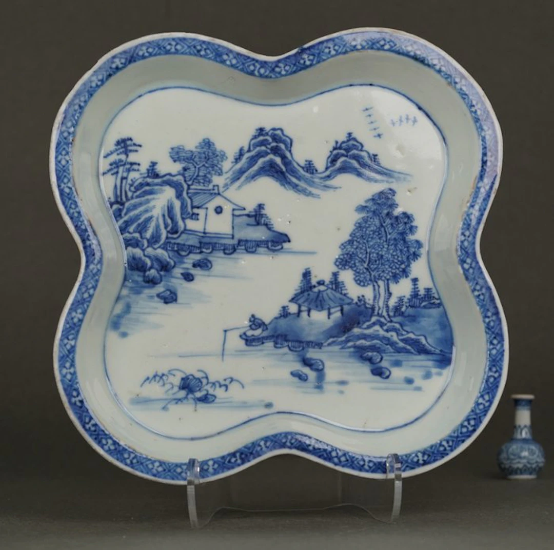 Kangxi (1662-1722) - Platter - Taoist Scholar Fishing in...