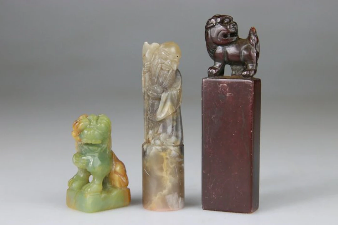 Lot of Chinese seals and stamps; lion sculptures — carved...