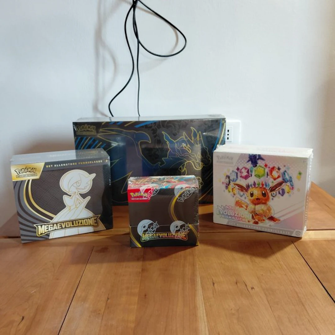 Pokémon - 4 Box - Collezione Ultra Premium Mega Charizard...