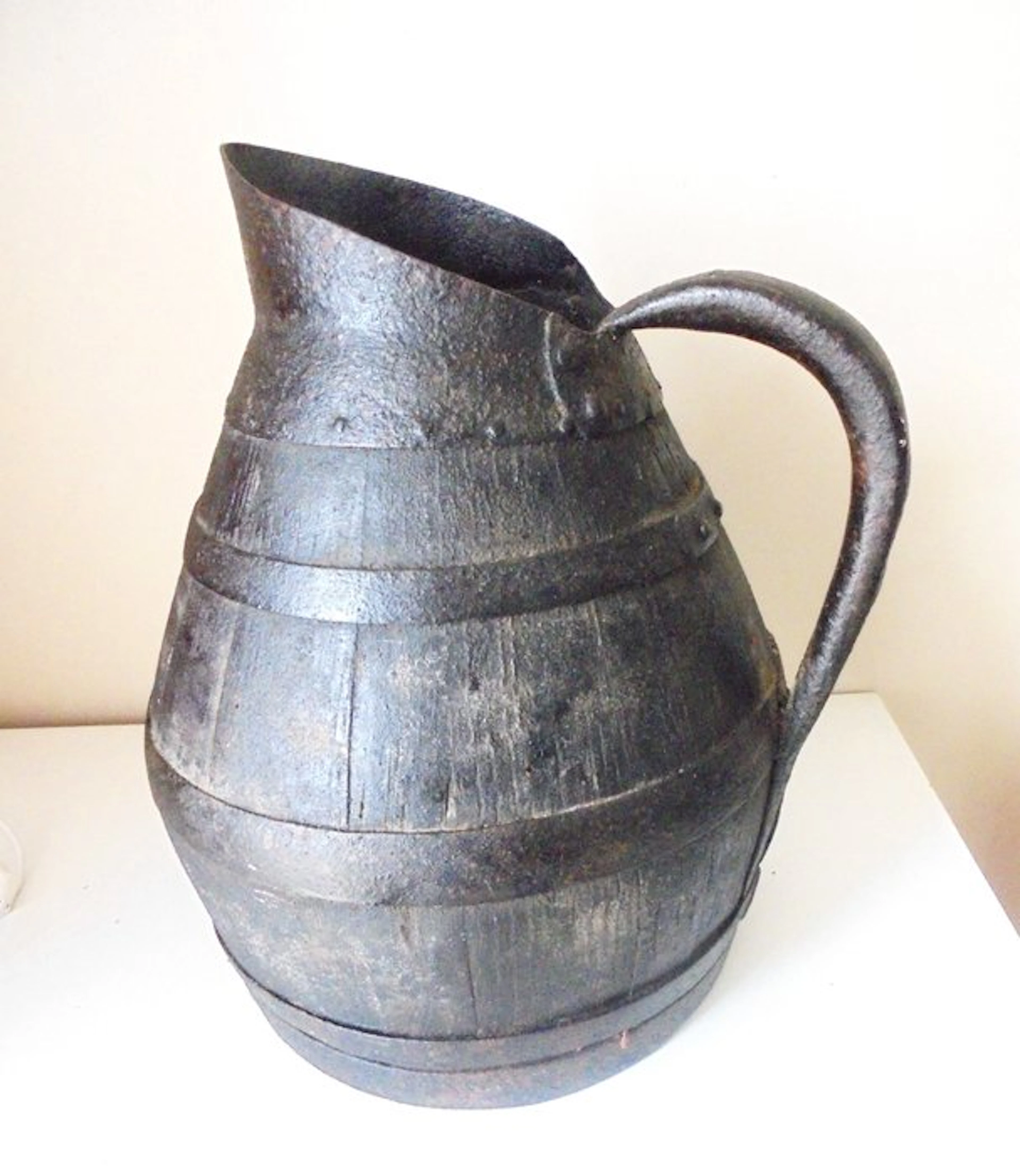 Jug - Wijn Brok - Iron (forged), oak wood - Brok for wine