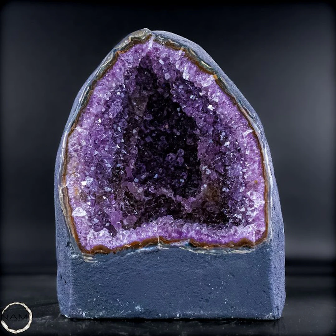 Natural amethyst druzy – an impressive natural work of art full of depth