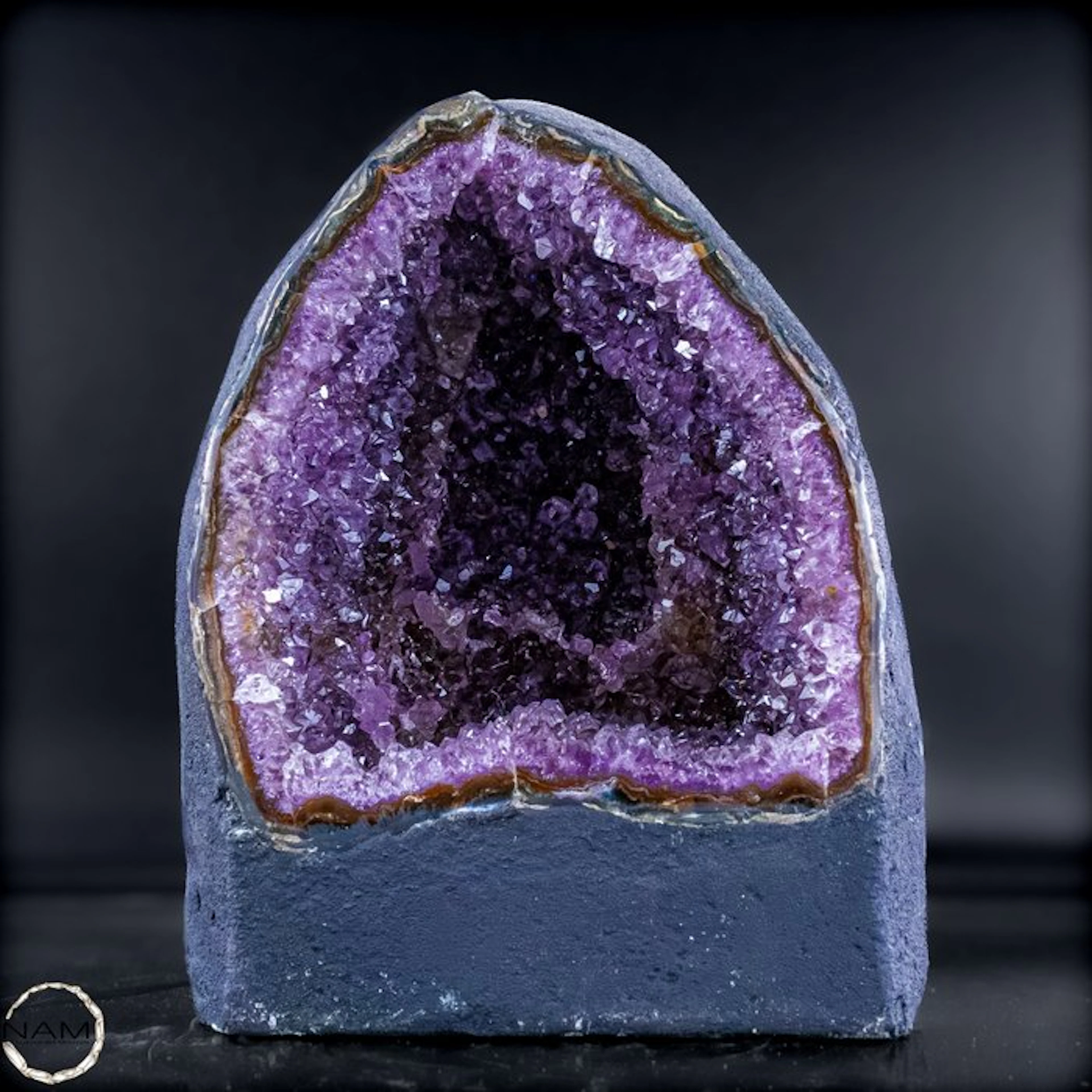 Natural amethyst druzy – an impressive natural work of art full of depth