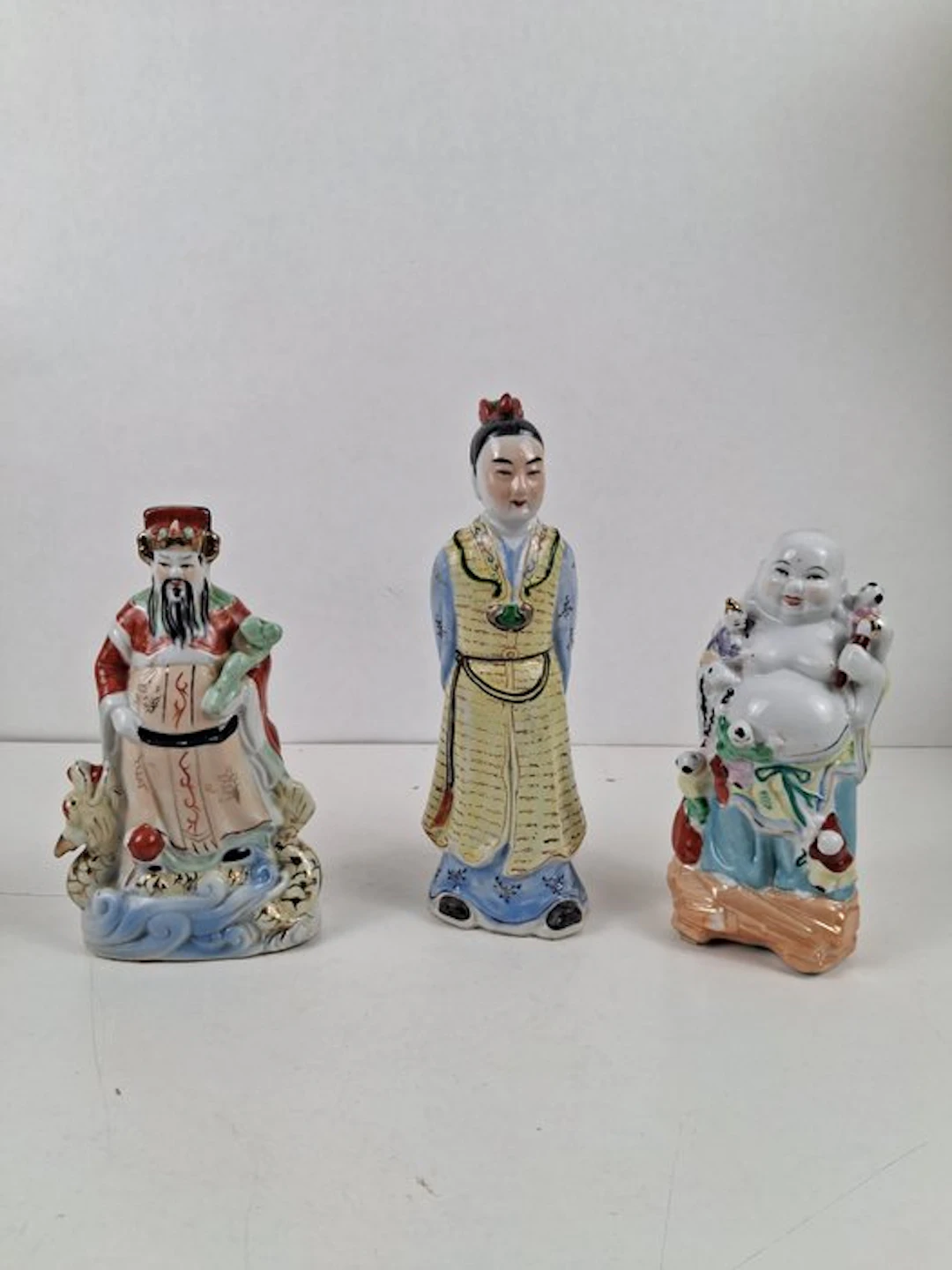 Figurine - Drie porseleinen Chinese figuren (3) - Porcelain