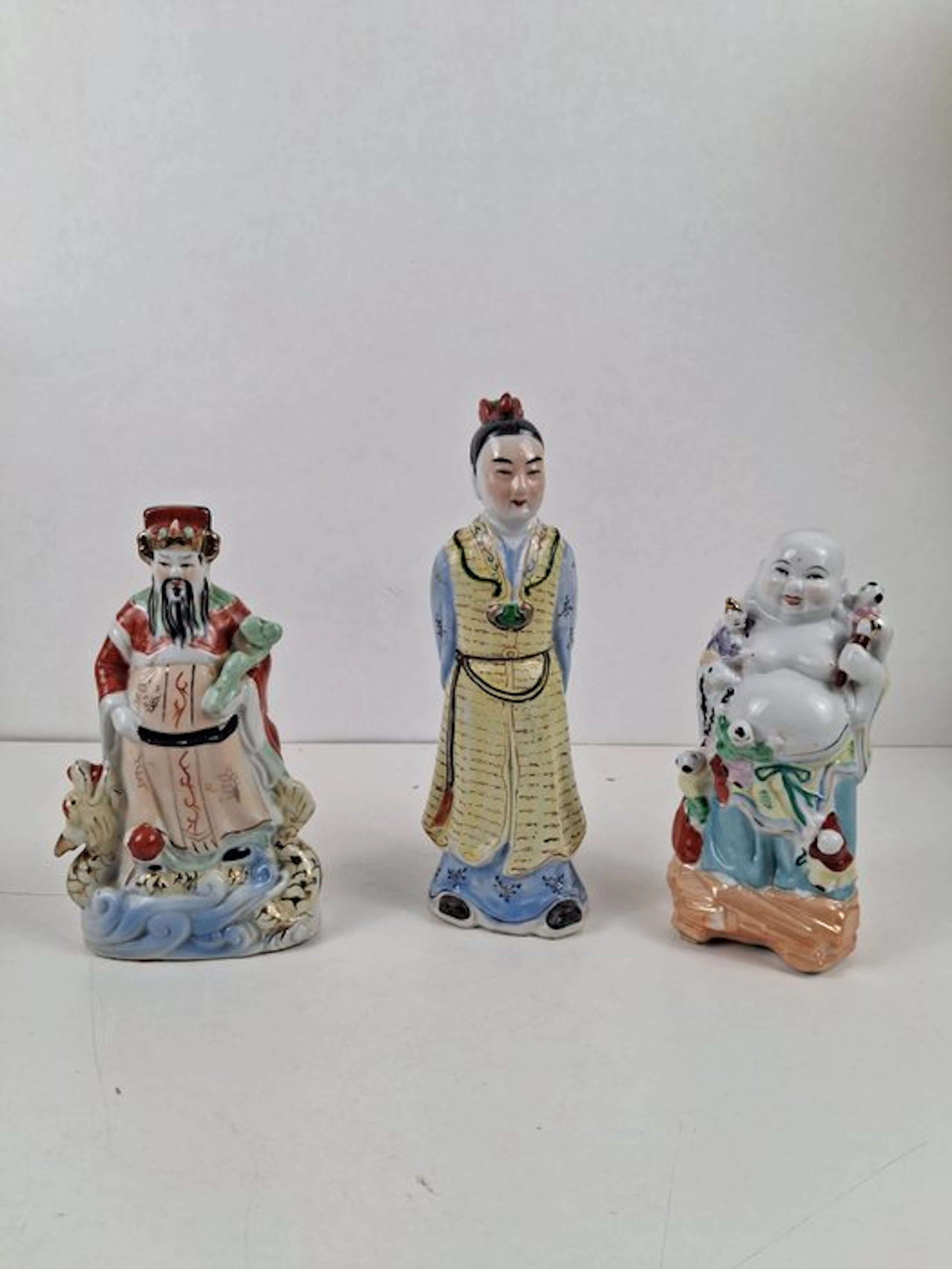 Figurine - Drie porseleinen Chinese figuren (3) - Porcelain