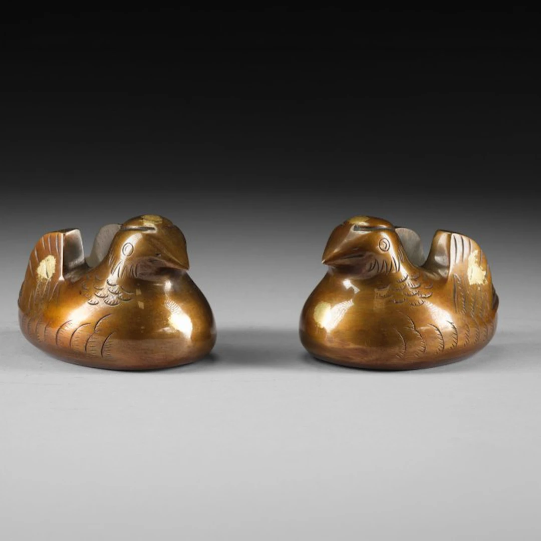 Pair of folding screen holders 屏風抑 (byôbu osae) - Bronze...