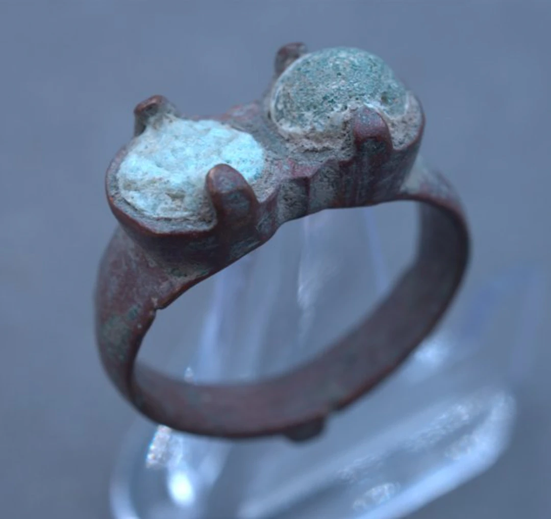Medieval Crusaders Bronze Ring with blue-green glass stone. - 24 mm